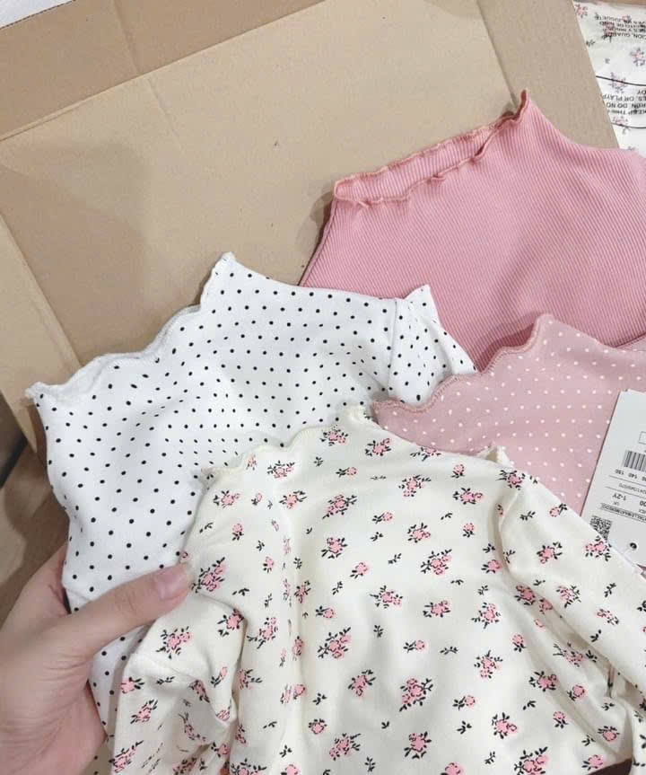 Set 4 áo giữ nhiệt tone Hàn cho bé