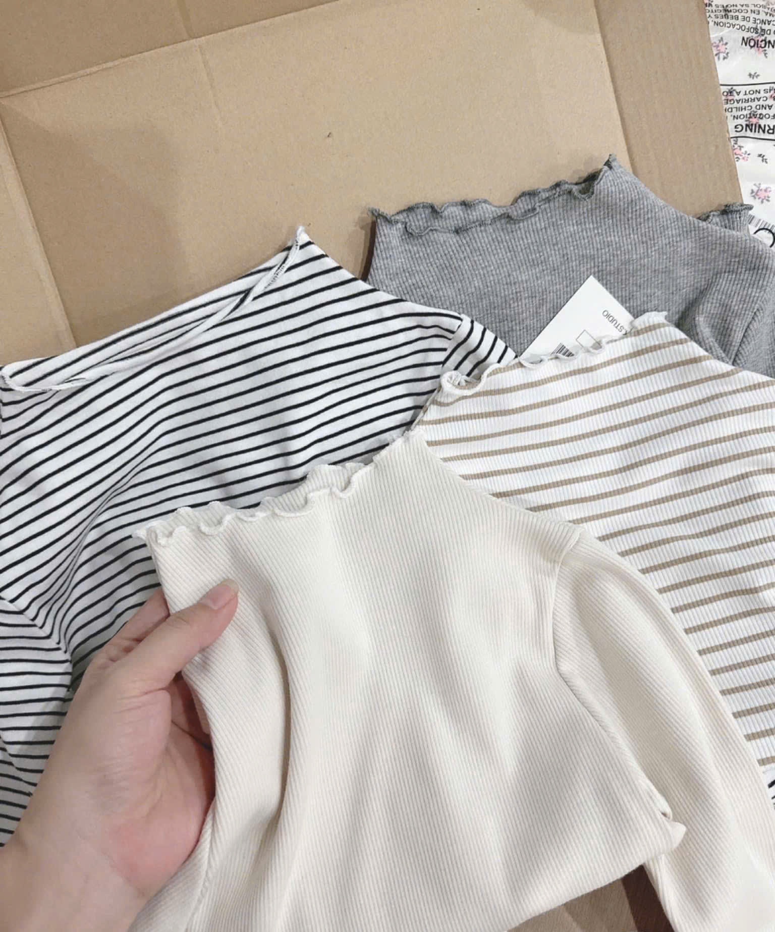 Set 4 áo giữ nhiệt tone Hàn cho bé