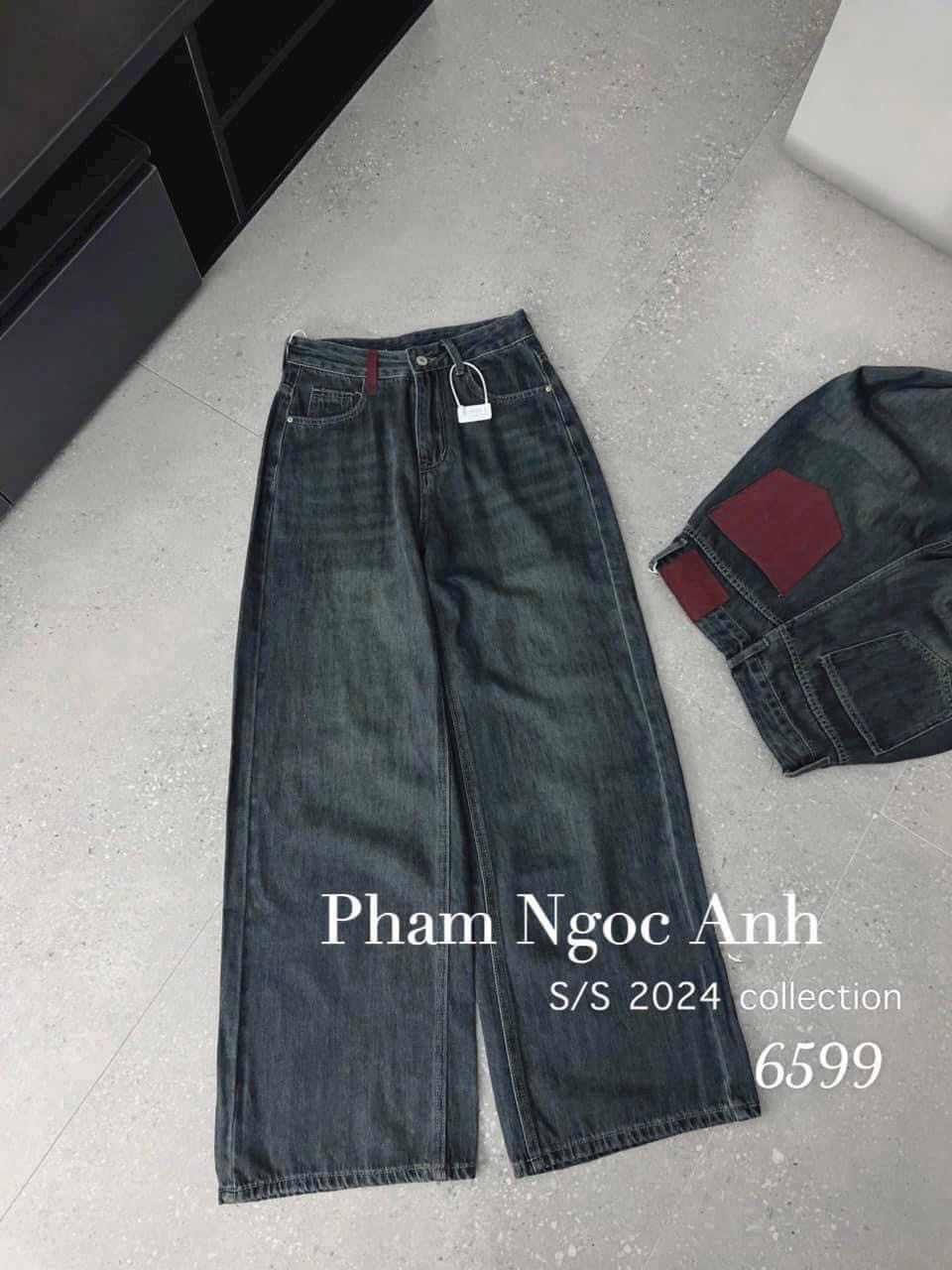 Quần Jeans Suông Thêu Túi Đỏ Sau