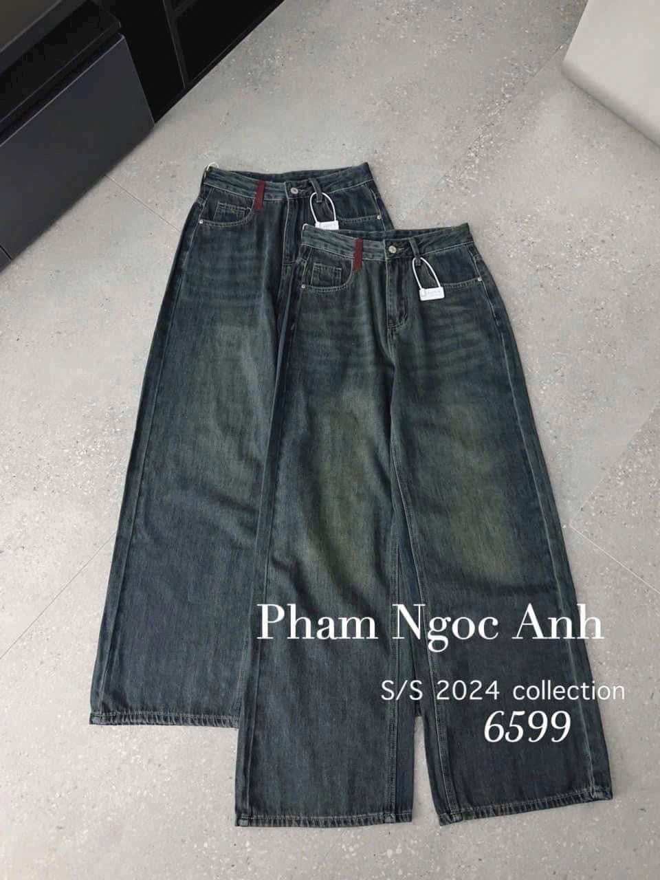 Quần Jeans Suông Thêu Túi Đỏ Sau