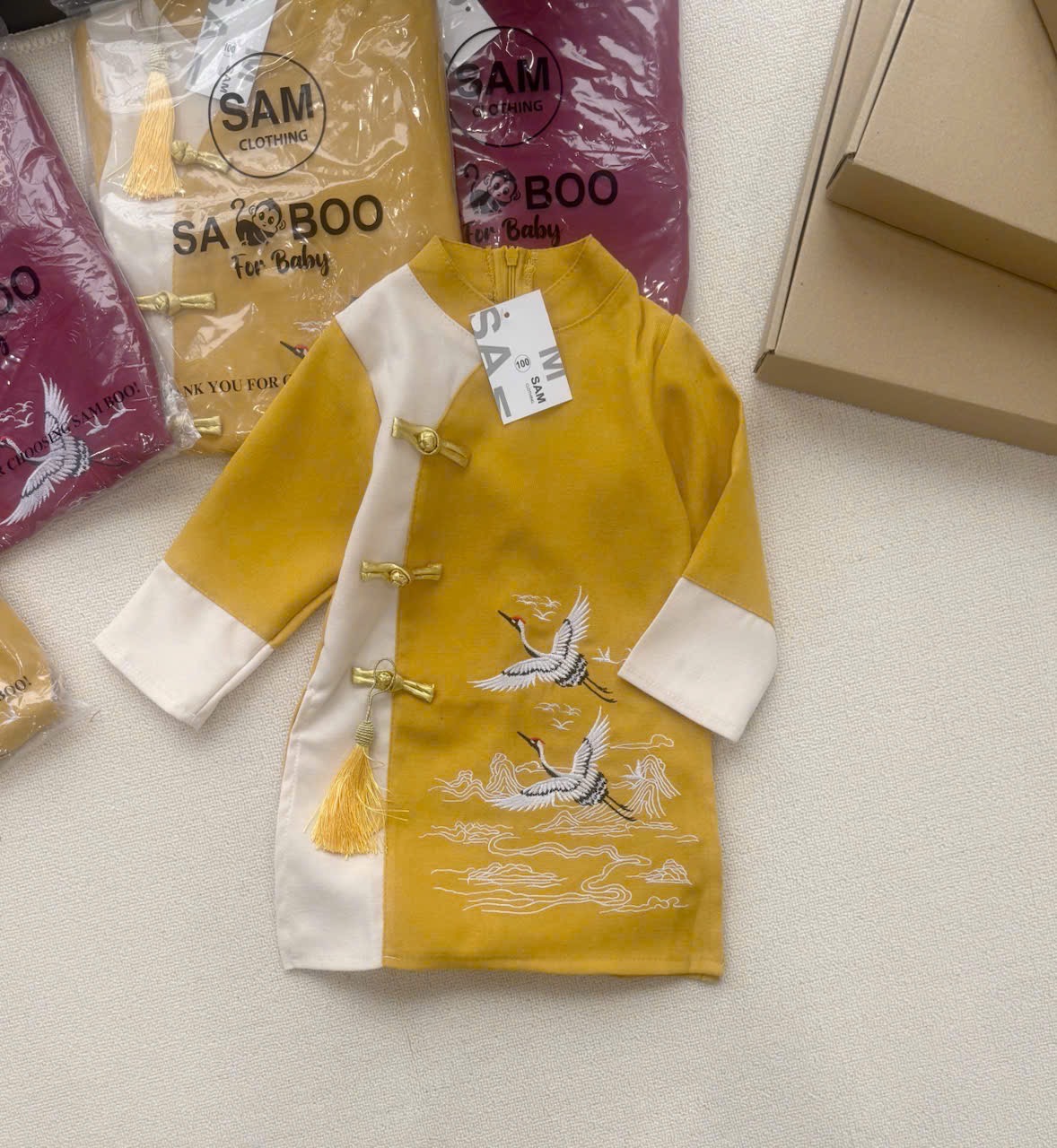 ÁO DÀI NHUNG THÊU CHIM BÉ TRAI 2 MÀU