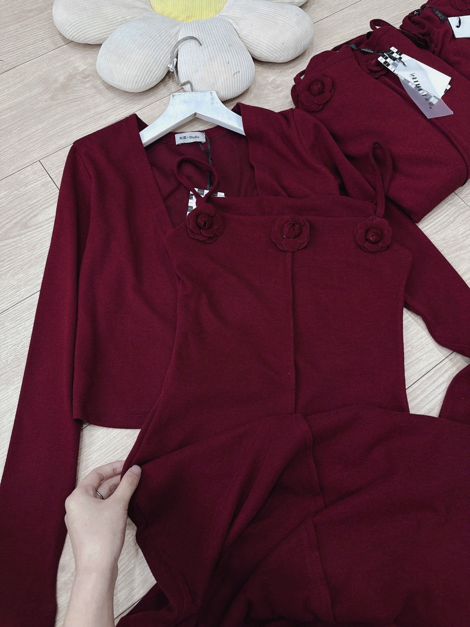 SET ÁO CARDIGAN KÈM VÁY BODY KẾT HOA