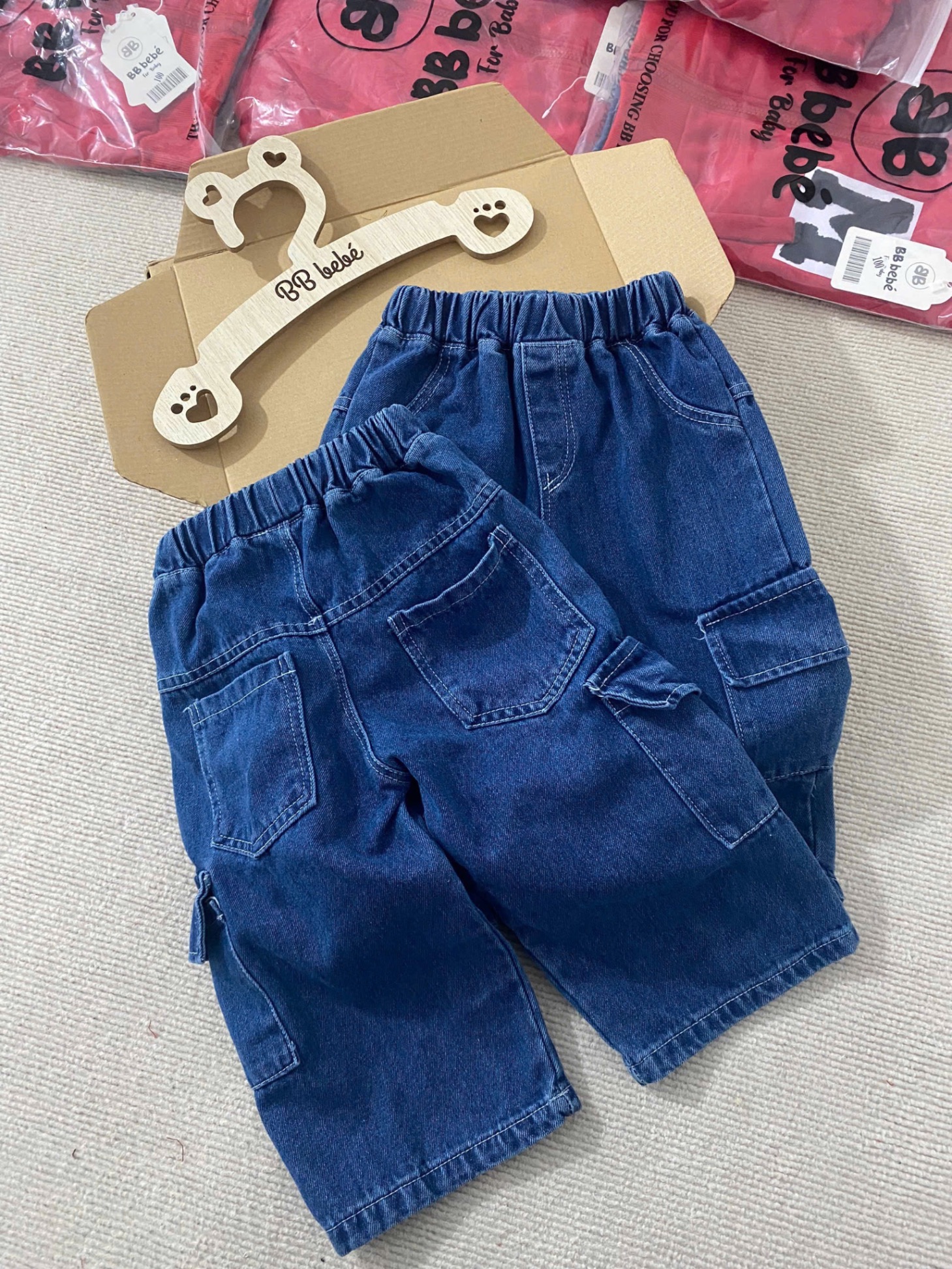 BỘ NỈ ĐỎ CHỮ M MIX QUẦN JEANS BÉ