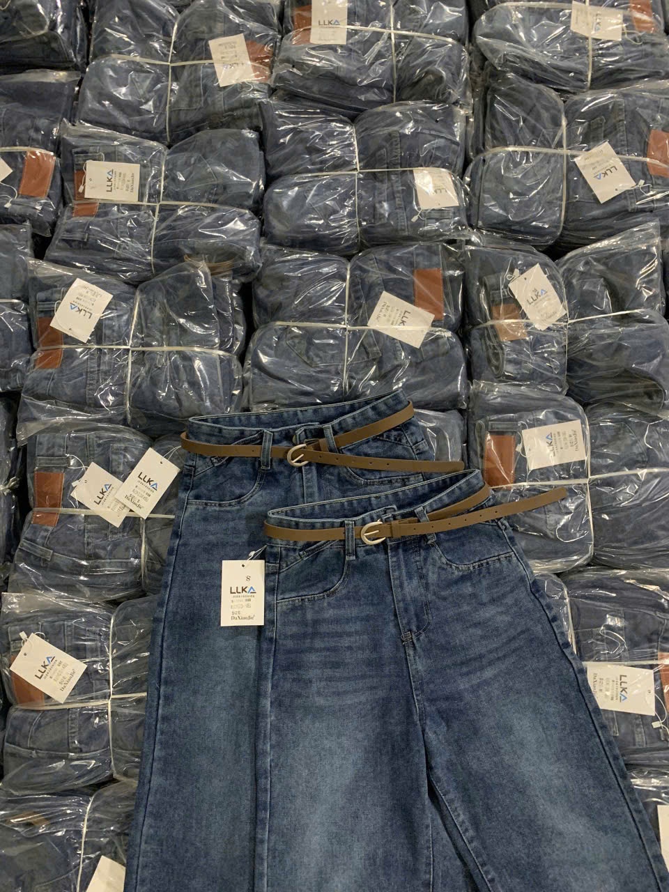 Quần Jeans Ống Đứng Kèm Đai