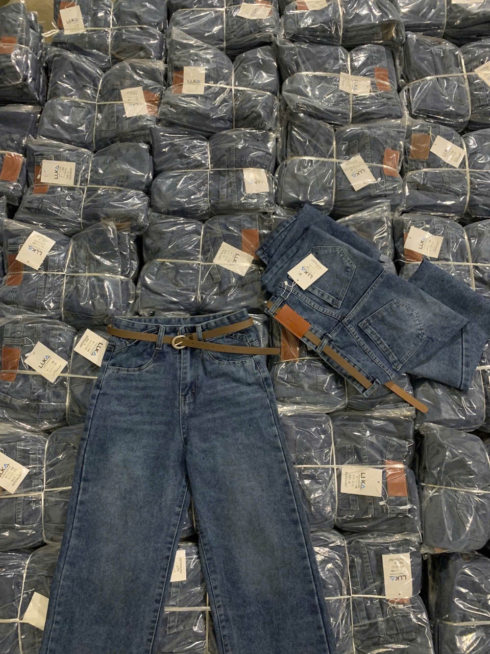 Quần Jeans Ống Đứng Kèm Đai