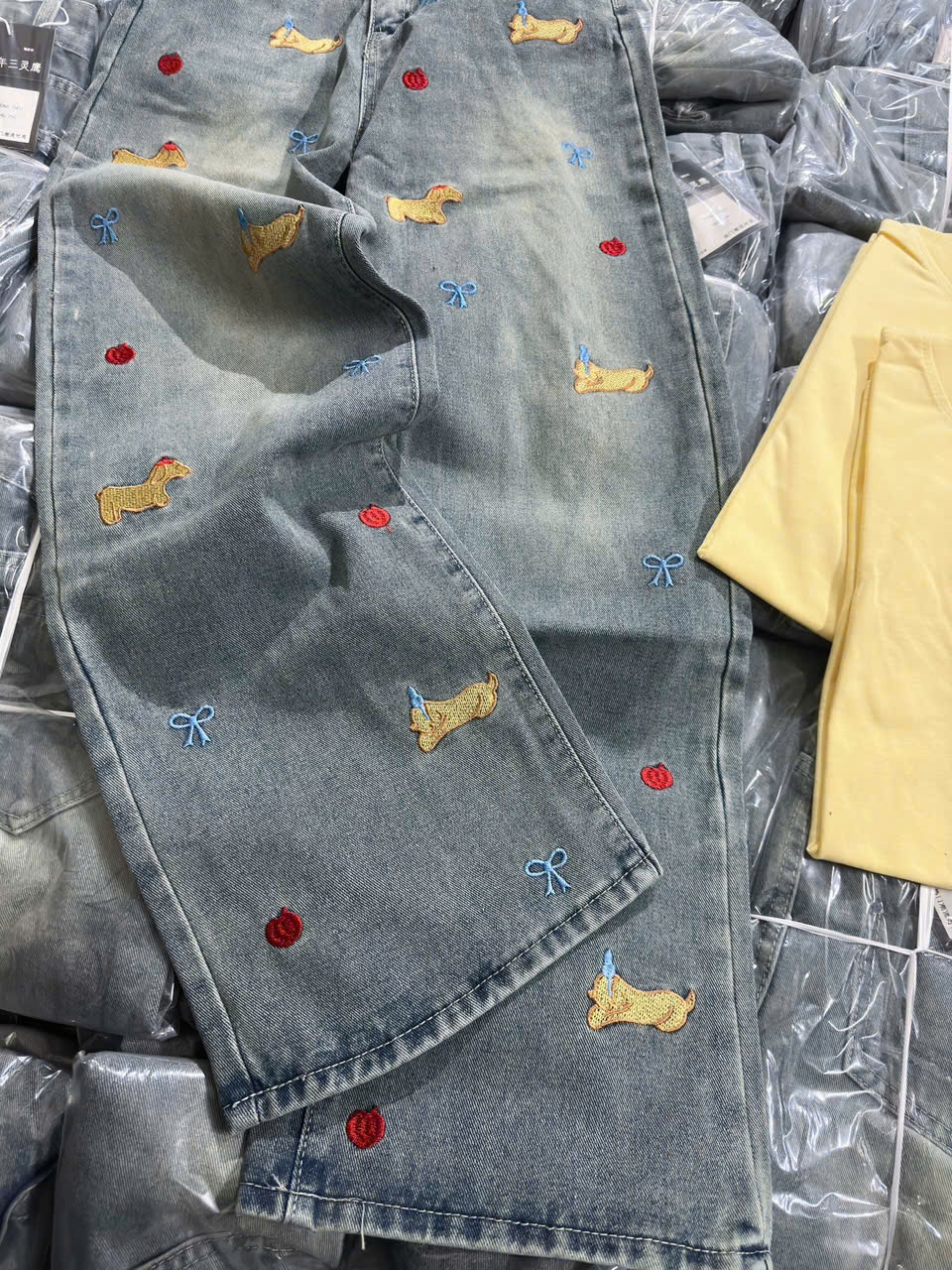 Sét Quần Jeans Mix Áo Phông Vàng