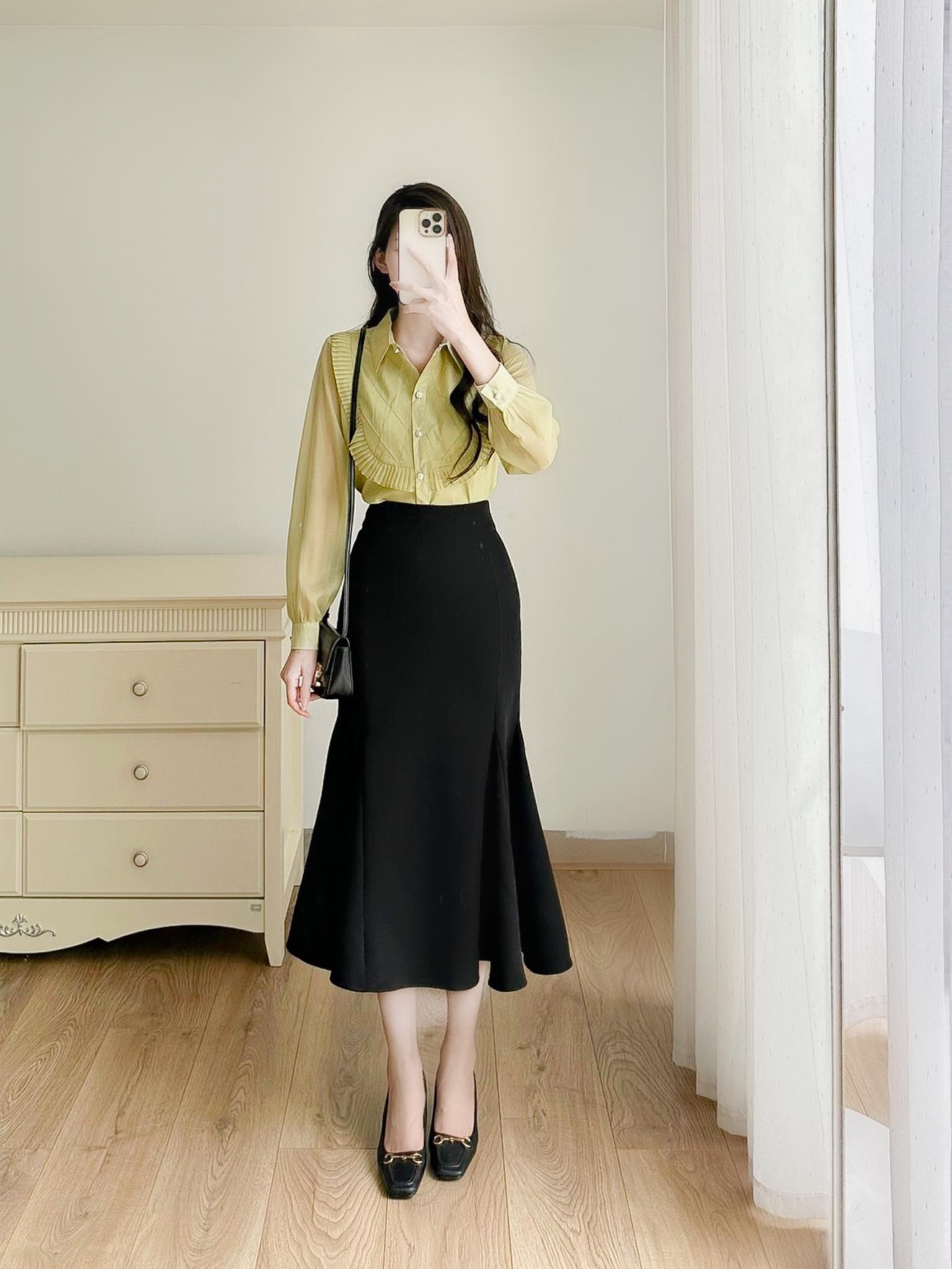 Lưu Ngay 15 Cách Phối Đồ Với Chân Váy Đen Đẹp Và Tinh Tế