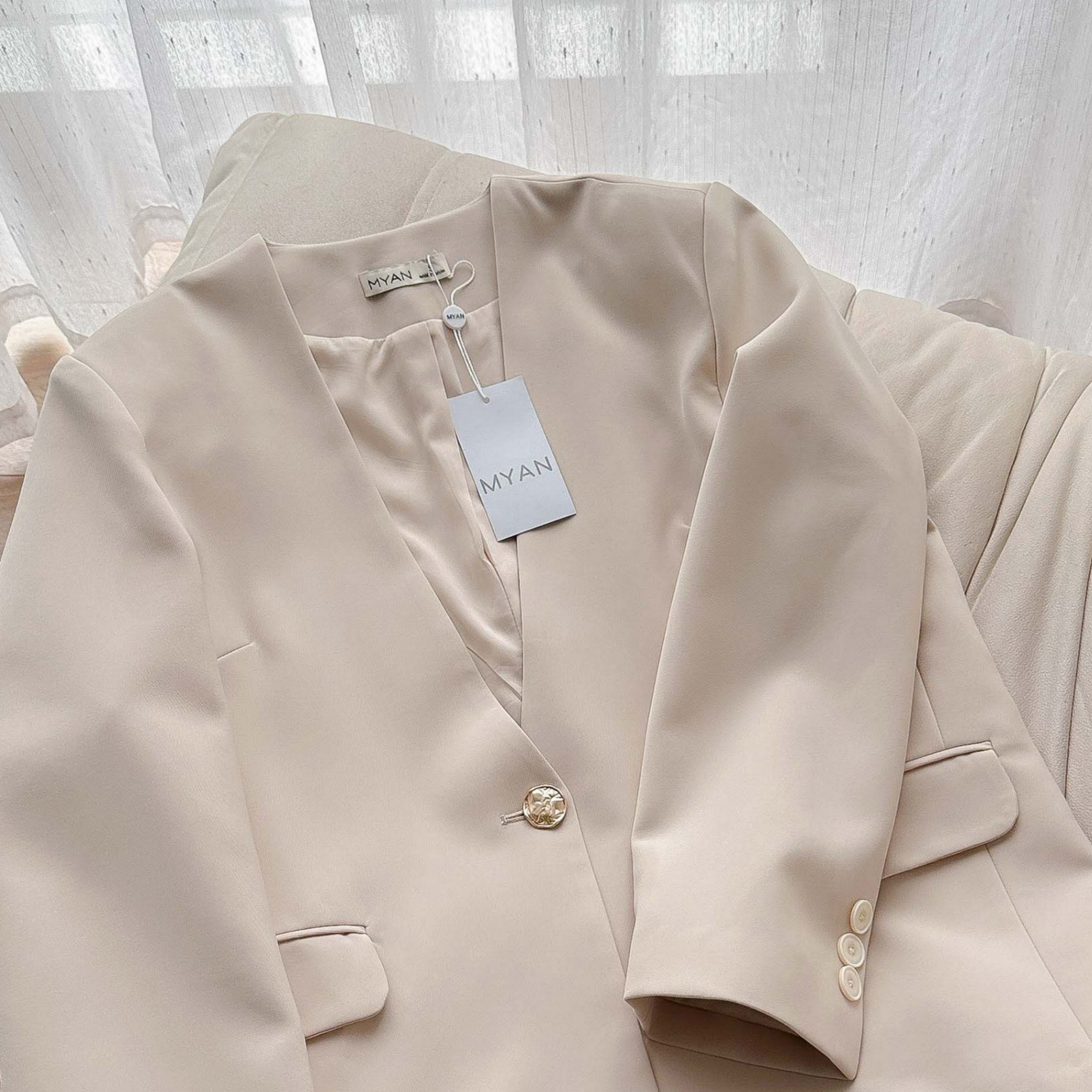 Những mẫu áo khoác áo vest nữ không cổ hiện đại trẻ trung | Vest Nam