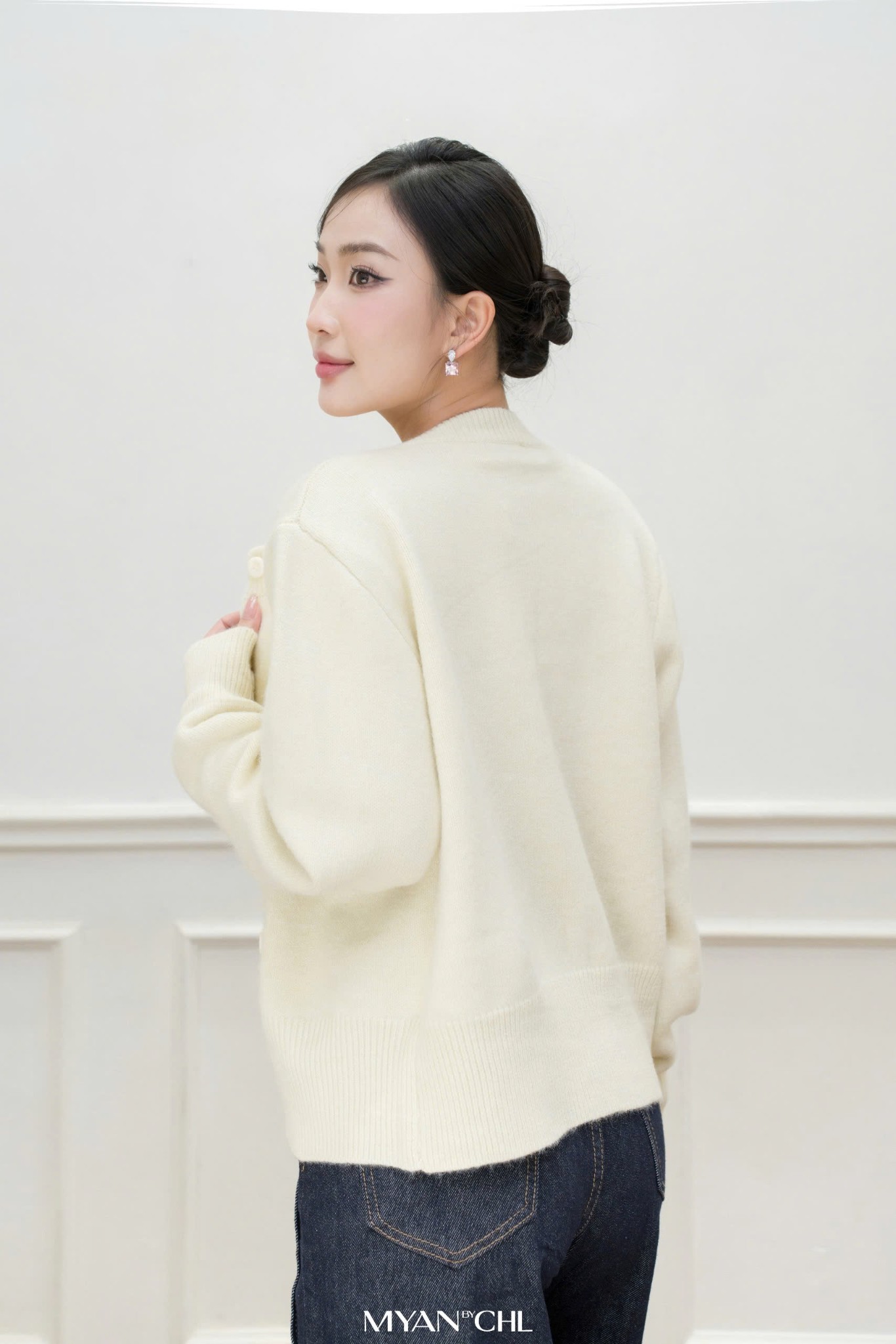 Áo len gấu ôm thêu hoa (605446)