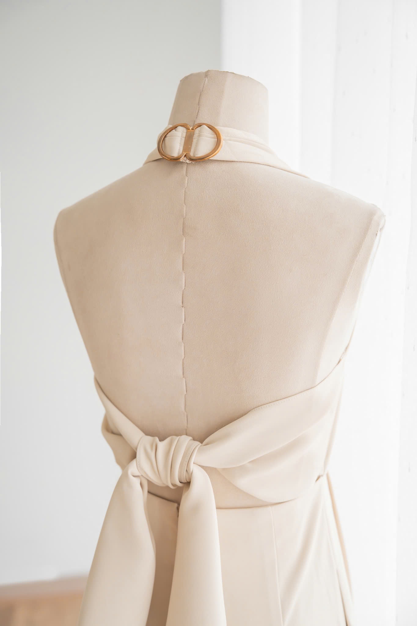Jumpsuit hở lưng buộc nơ