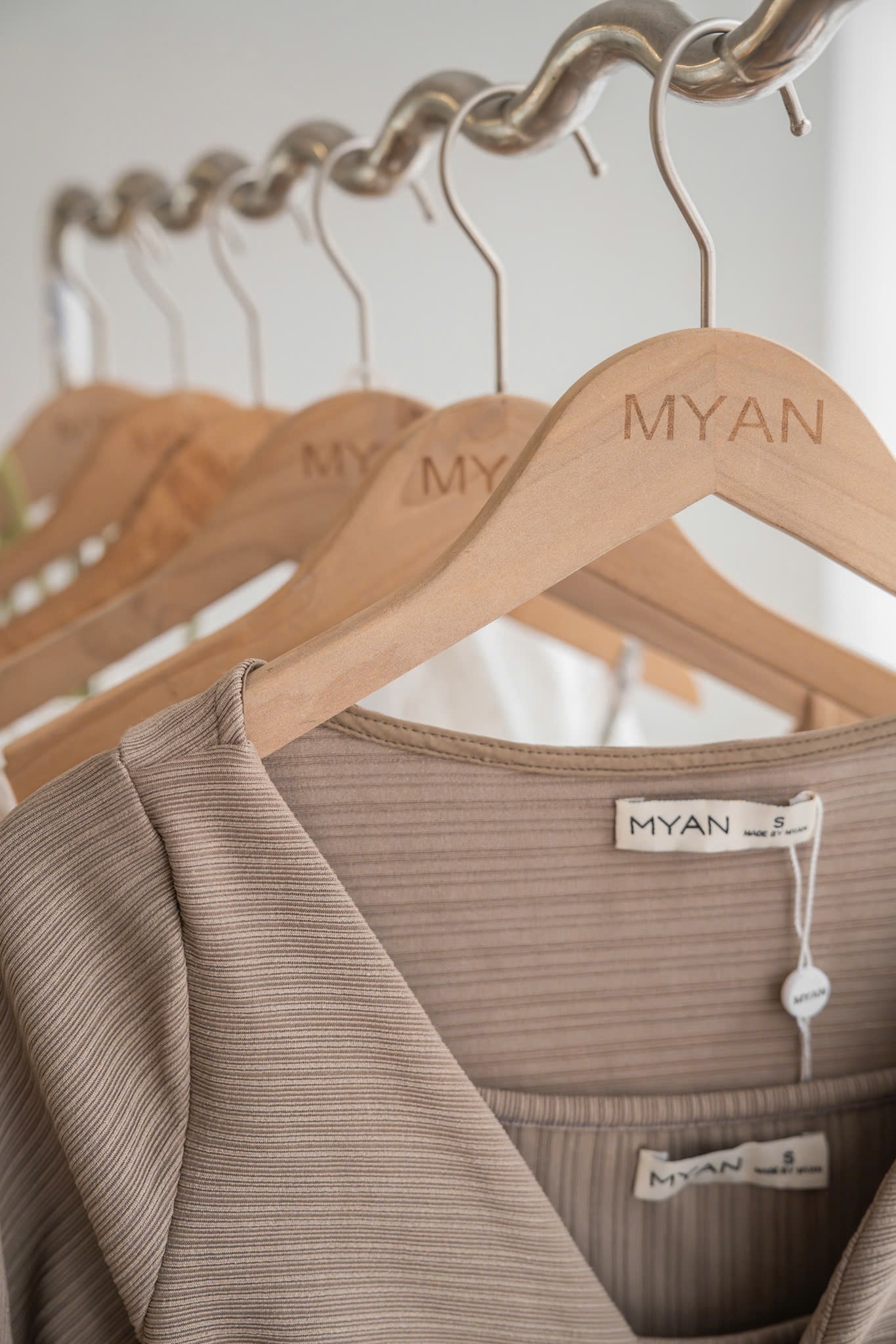 Set váy 2 dây + áo xoắn ngực.