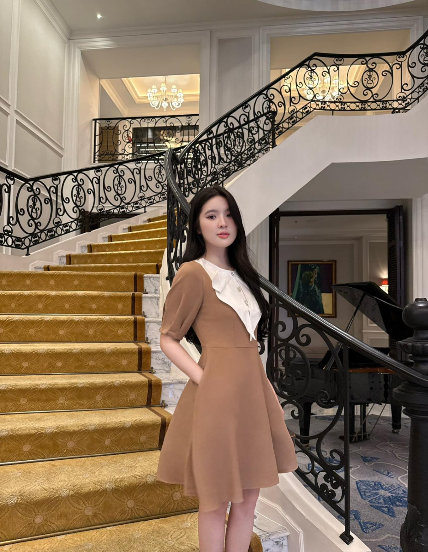 Váy cổ nơ ngắn tay
