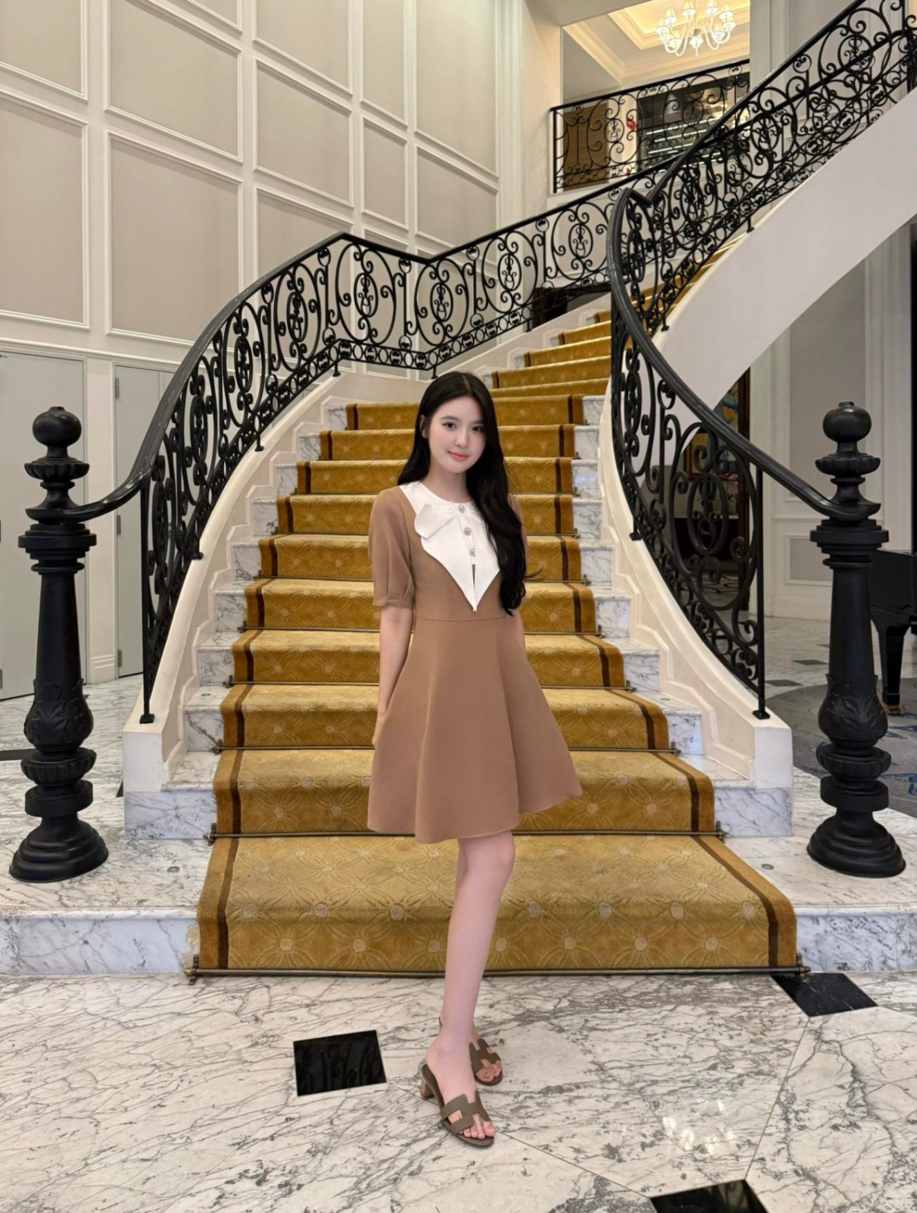 Váy cổ nơ ngắn tay