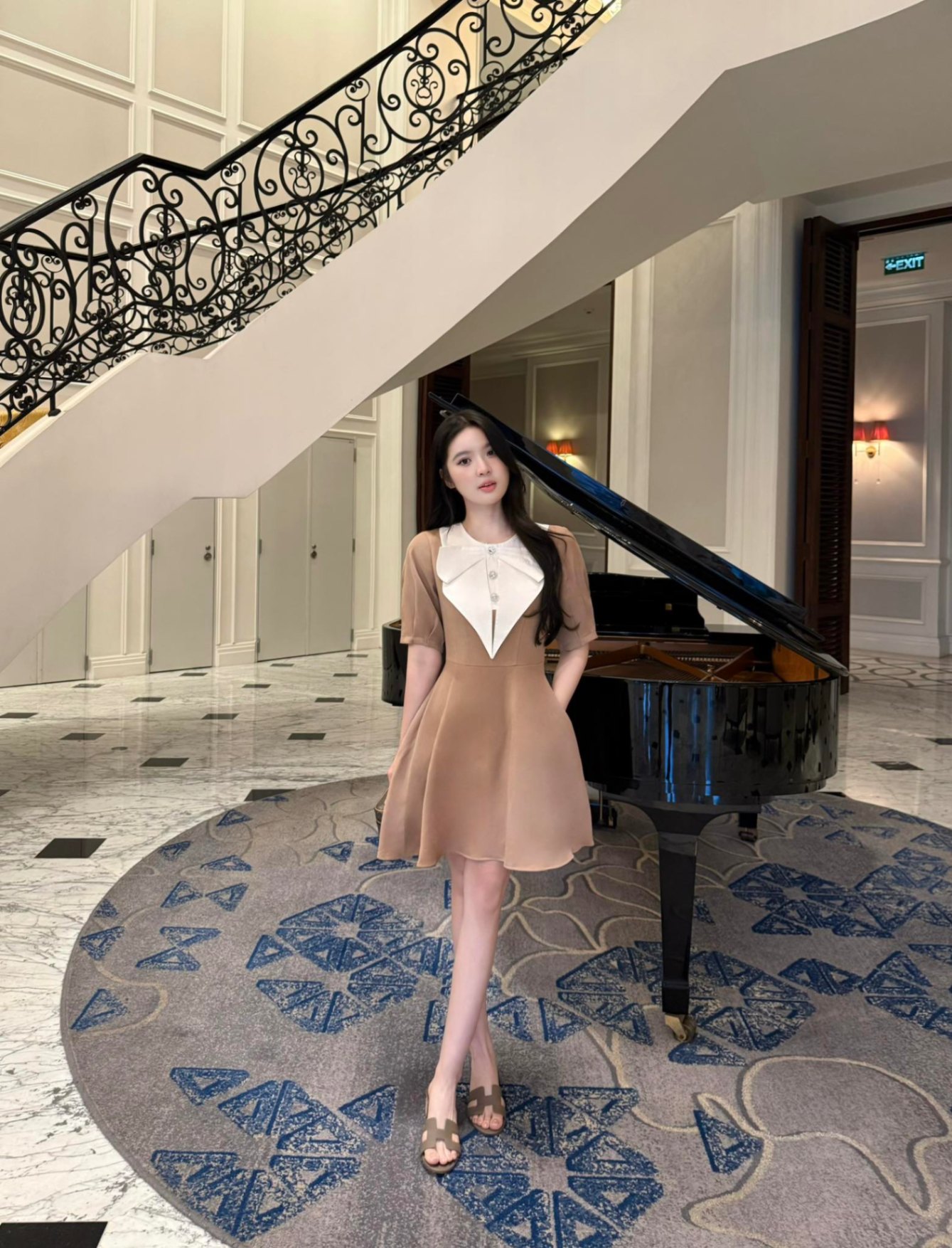 Váy cổ nơ ngắn tay