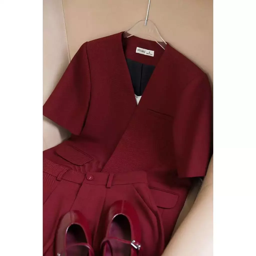 Áo blazer ngắn tay không cổ 2 túi