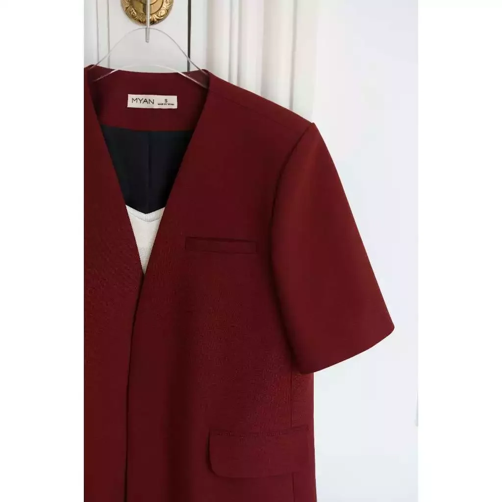 Áo blazer ngắn tay không cổ 2 túi