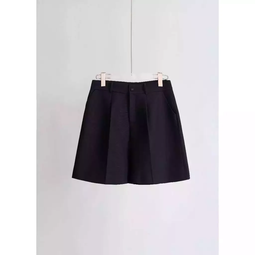 Quần short 1 ly cúc bọc mắt cáo