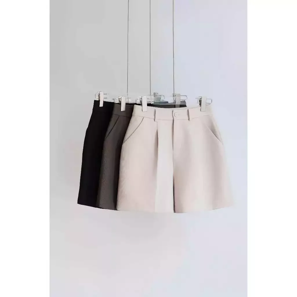 Quần short 1 ly cúc bọc mắt cáo