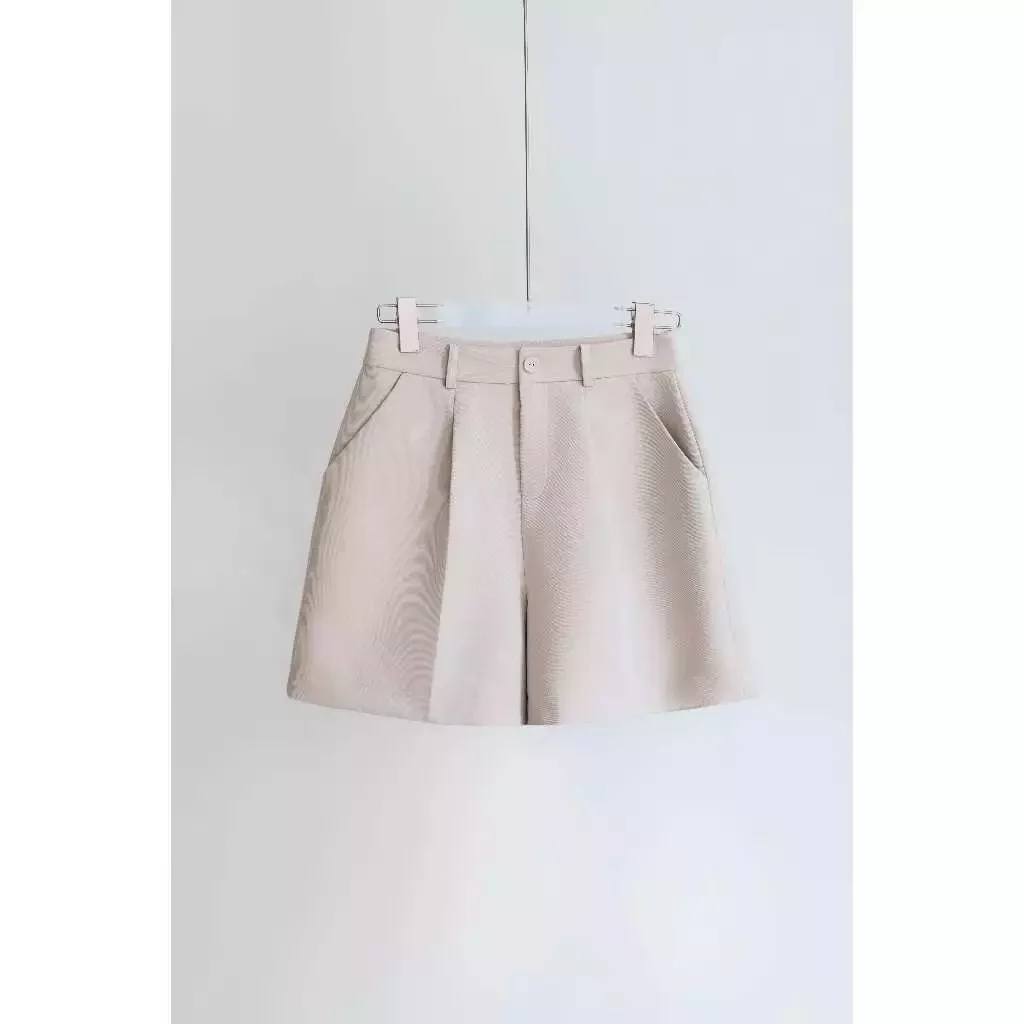Quần short 1 ly cúc bọc mắt cáo