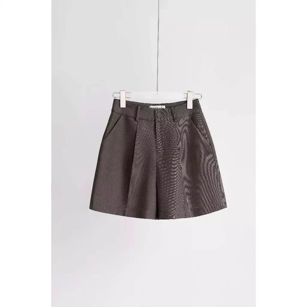 Quần short 1 ly cúc bọc mắt cáo
