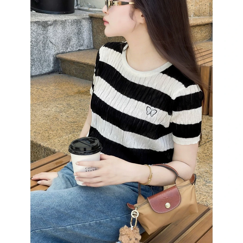 Áo mongtoghi cổ tròn thêu bướm (5007)