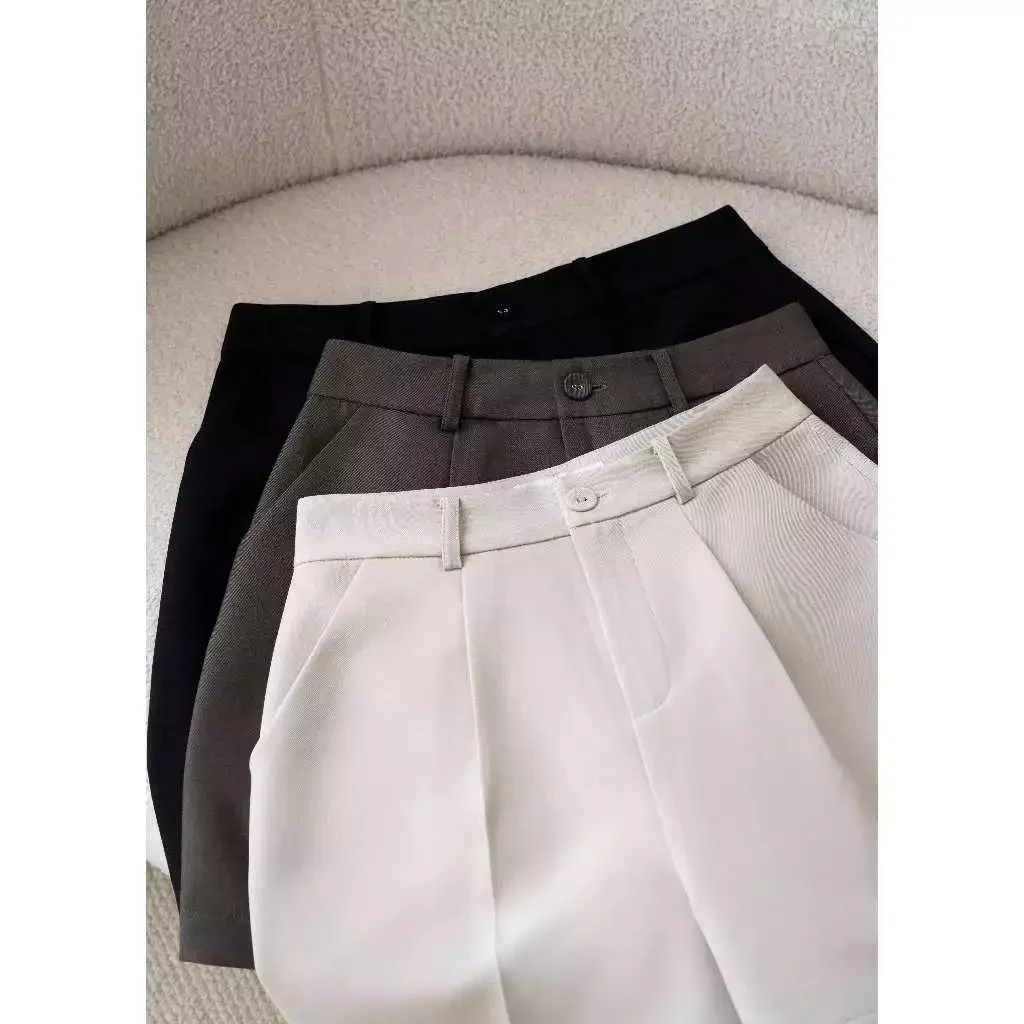 Quần short 1 ly cúc bọc mắt cáo