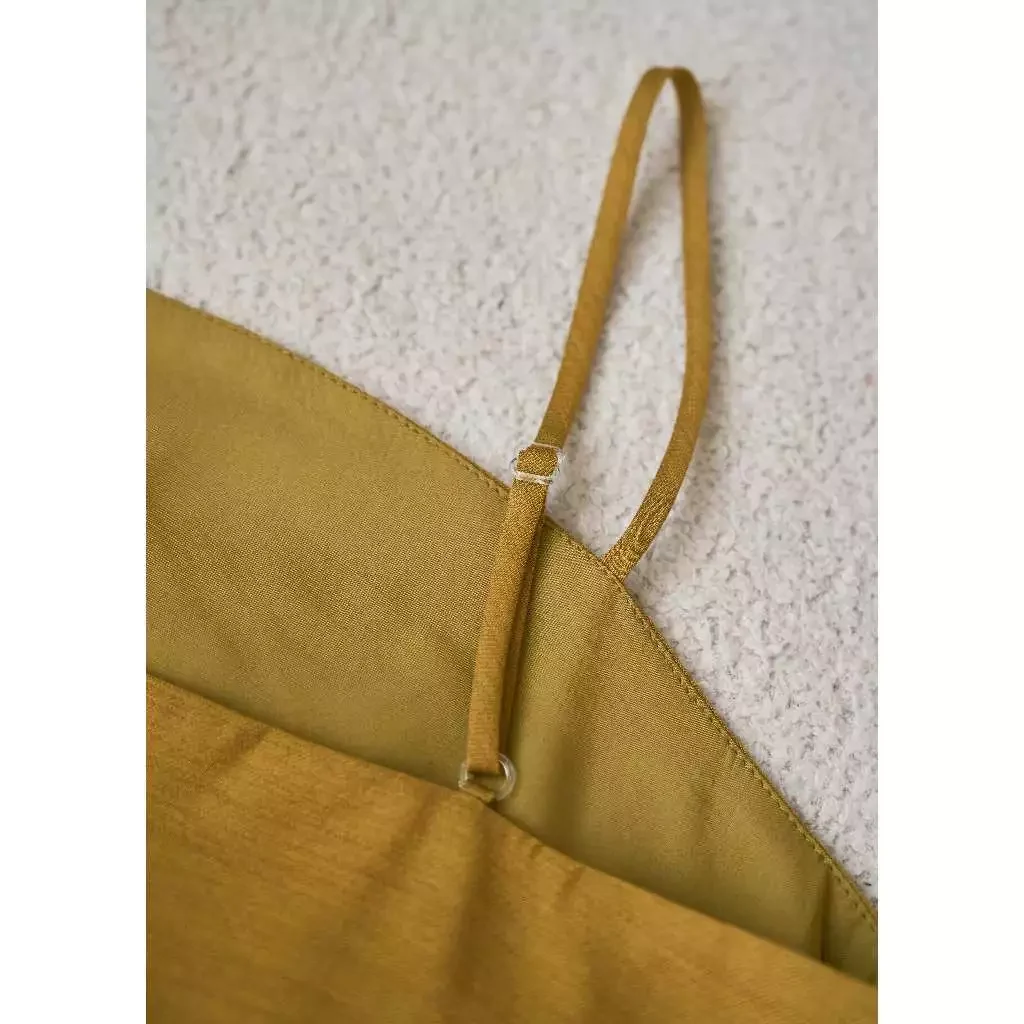 Áo tơ 2 dây dáng rộng