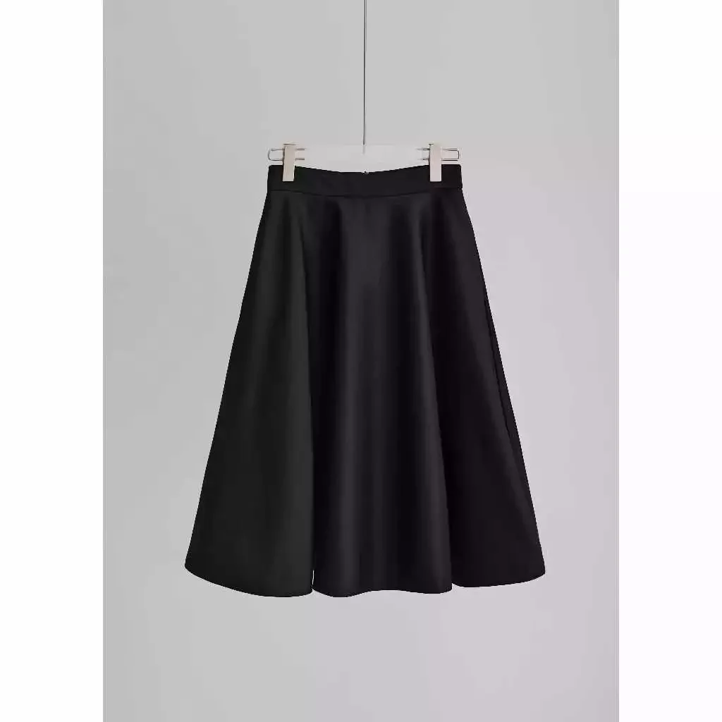Chân váy tafta xòe rộng
