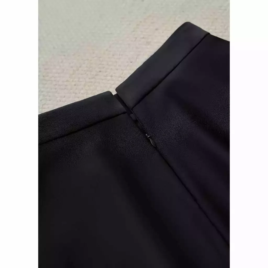 Chân váy tafta xòe rộng