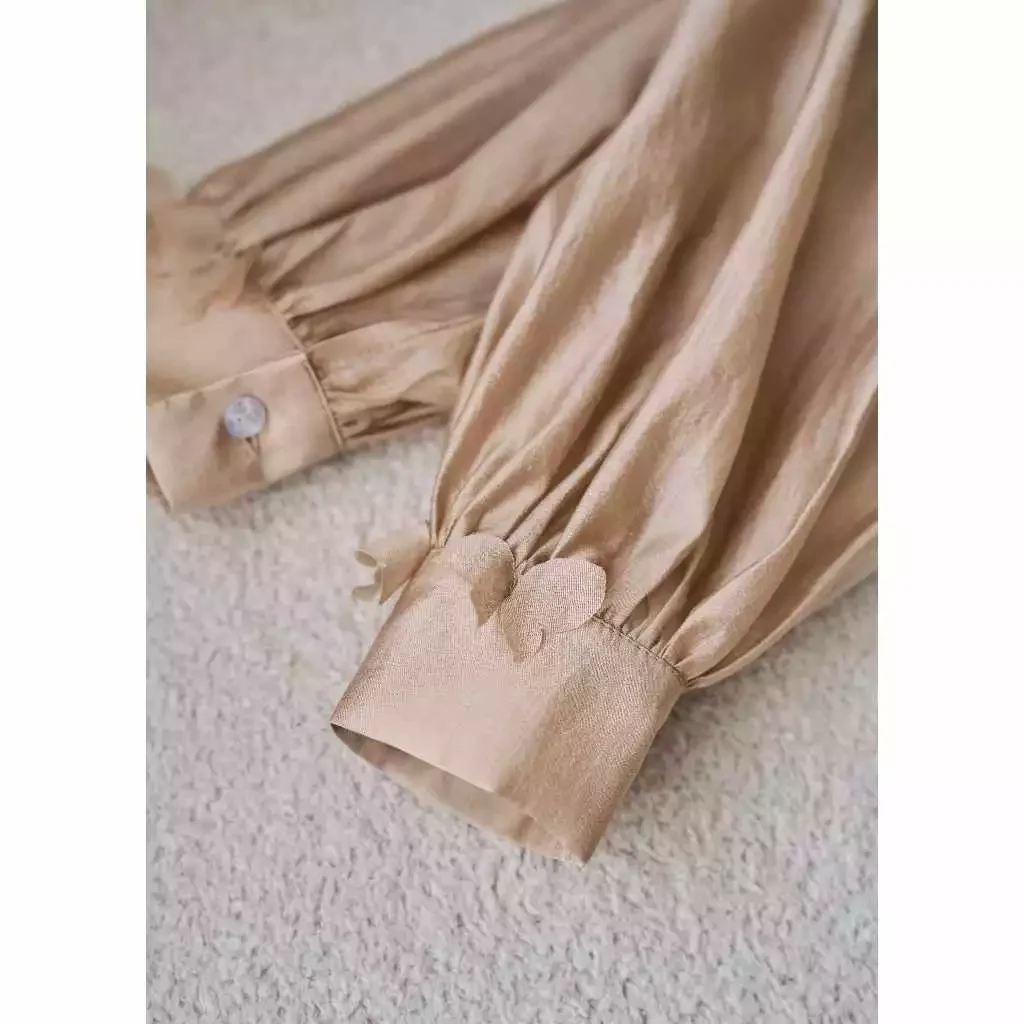 Sơ mi tơ dây cổ đính hoa