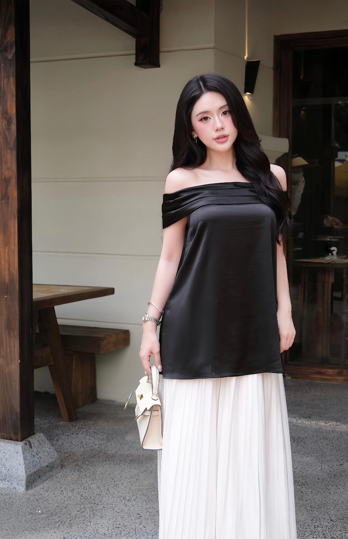Áo lụa trễ vai dáng rộng