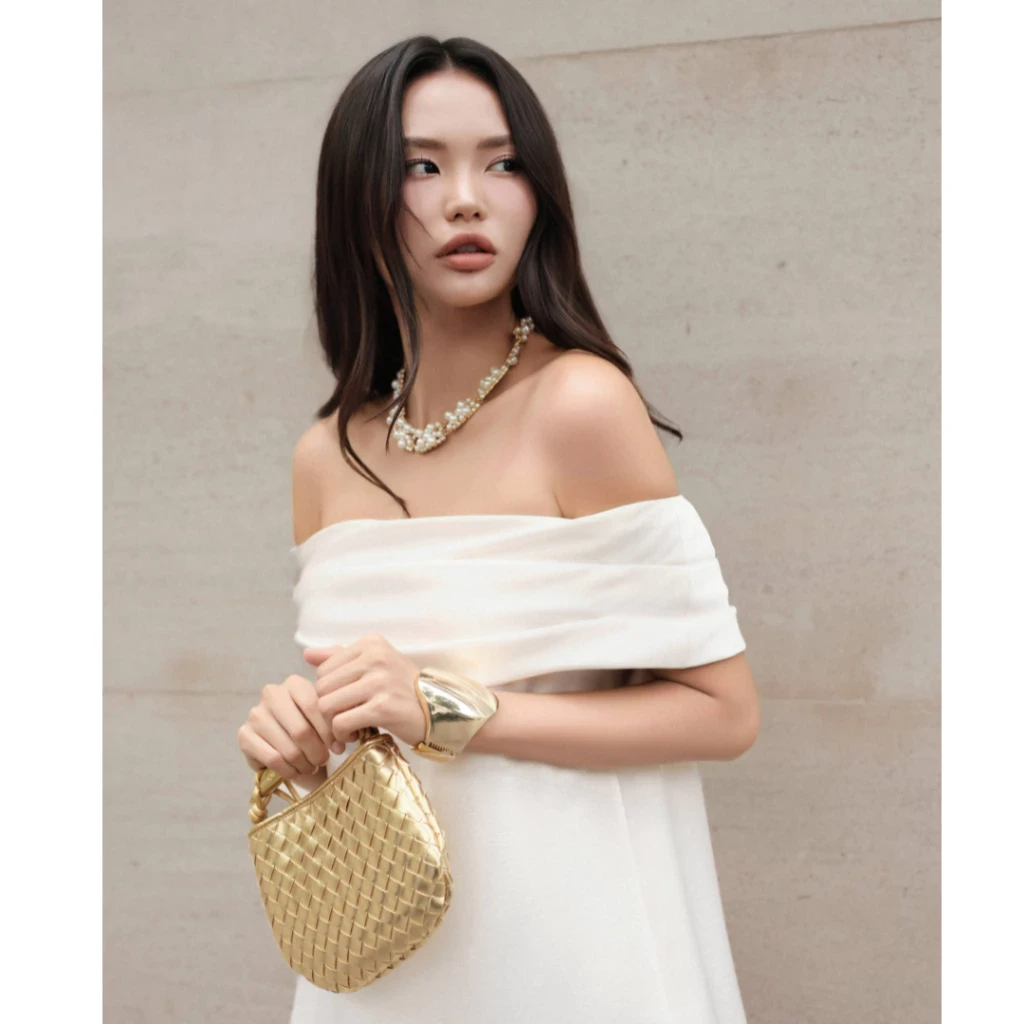 Áo lụa trễ vai dáng rộng