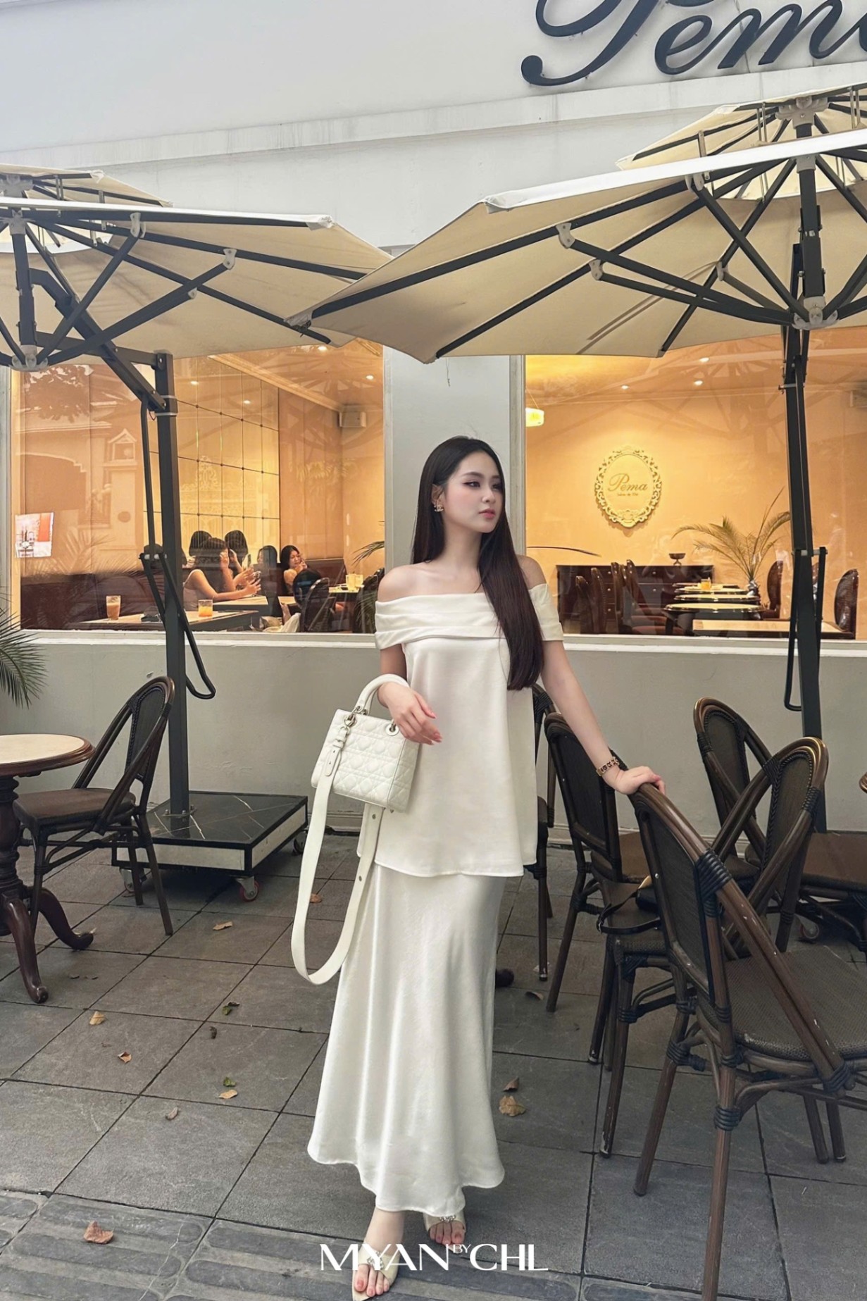 Áo lụa trễ vai dáng rộng
