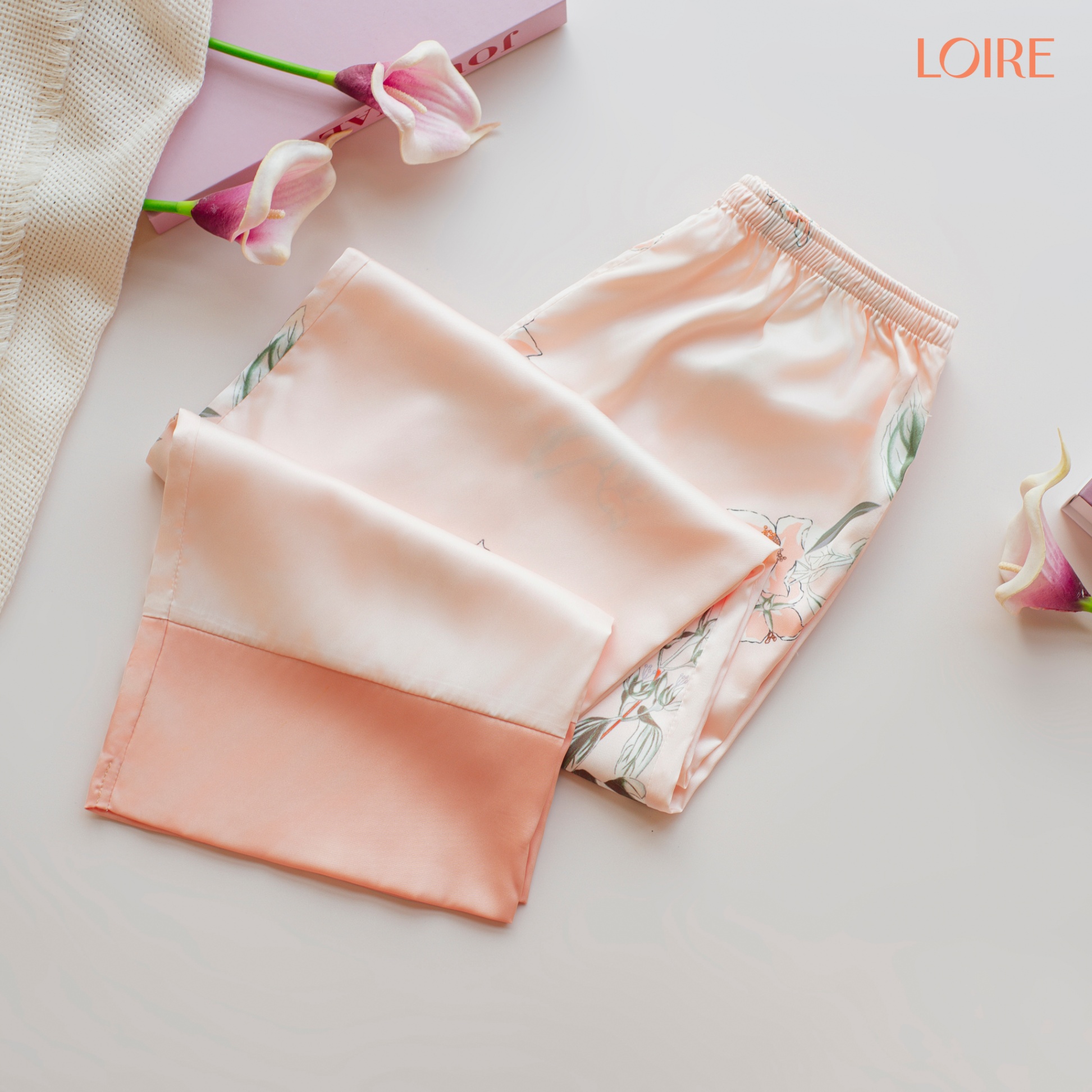 Bộ Đồ Ngủ Nữ Pijama Quần Dài Áo Cộc Lụa Pháp Cao Cấp Họa Tiết Nhẹ Nhàng, Sang Trọng Loirechic PCD10