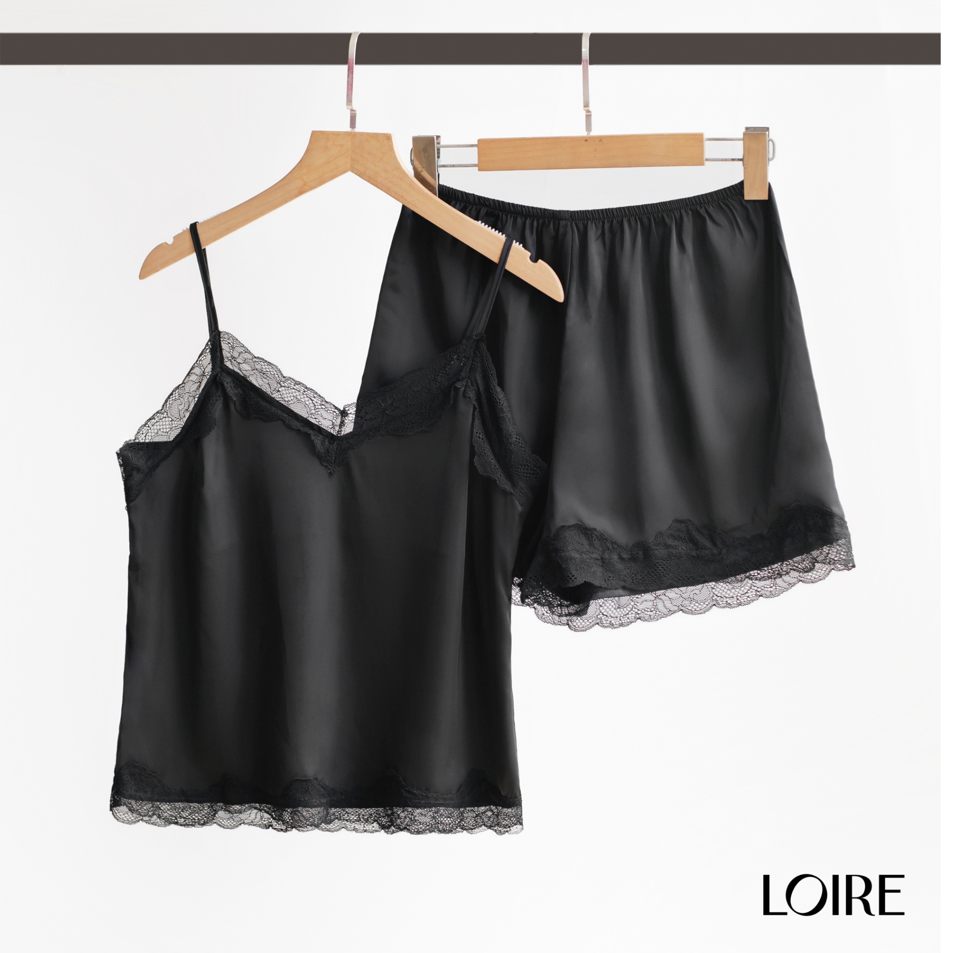 Bộ Đồ Ngủ 2 Dây Viền Ren Loirechic Chất Liệu Lụa Pháp FDMN250317