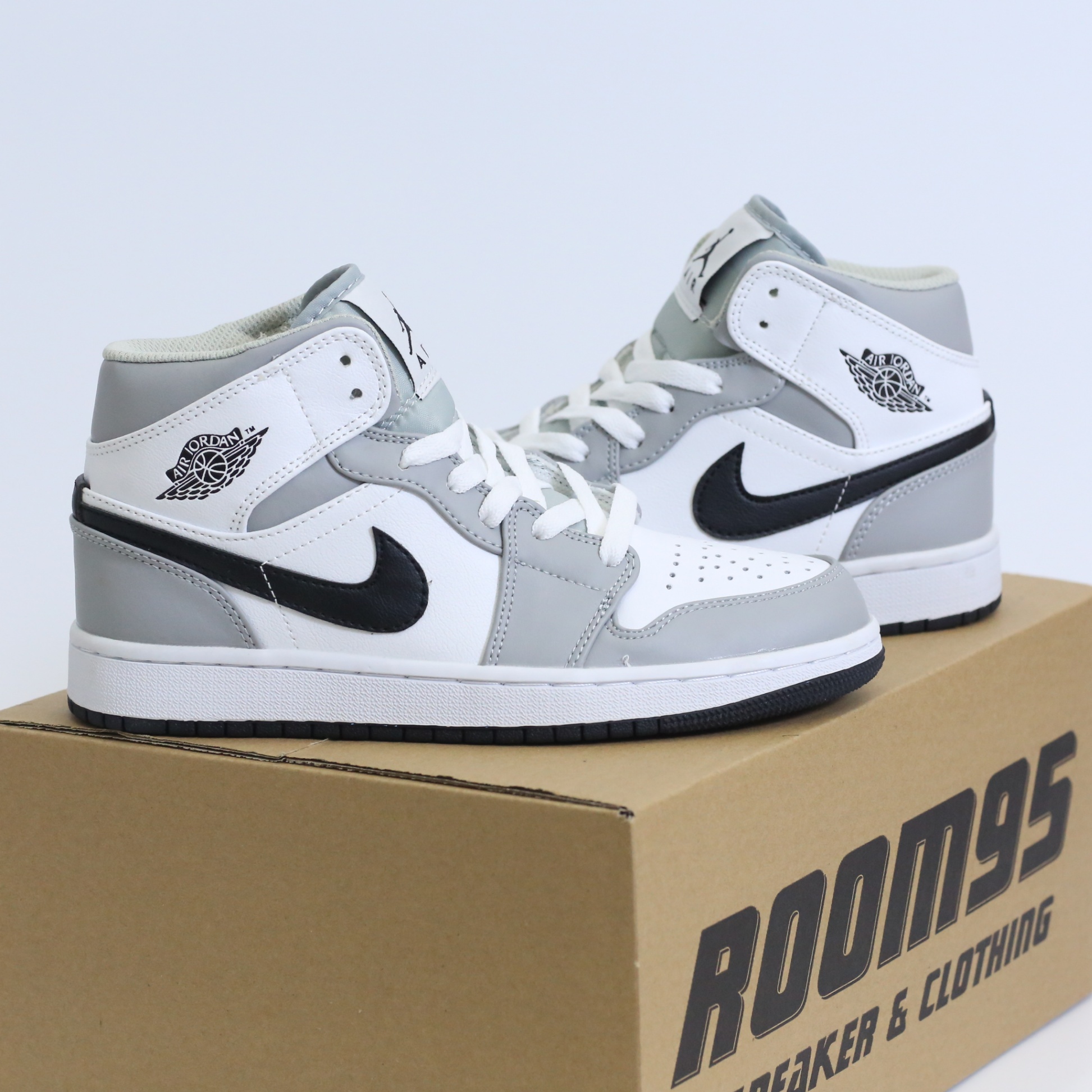 Jordan 1 Mid Smoke Grey