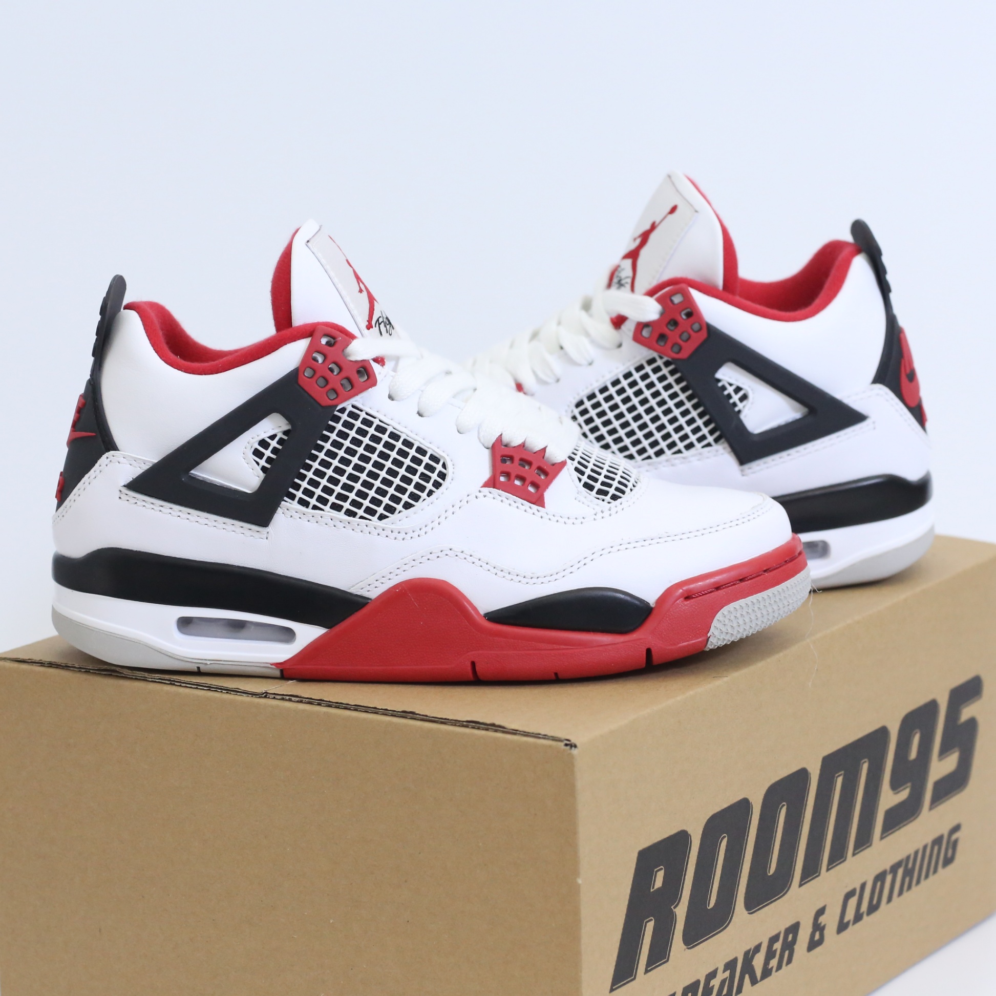 Jordan 4 Retro 