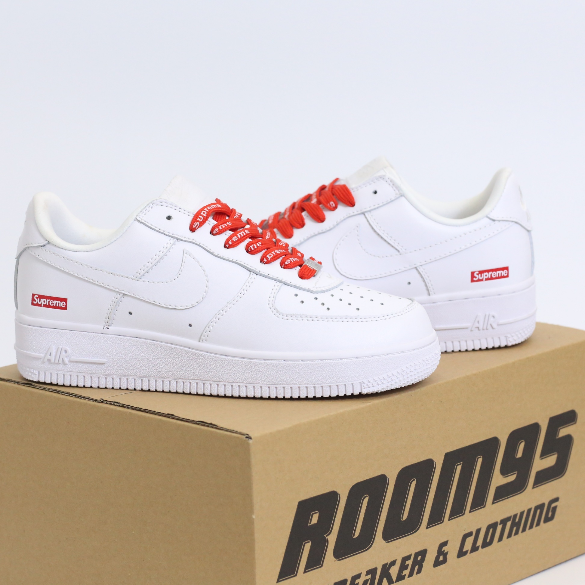 Nike Air Force 1 Low Supreme White