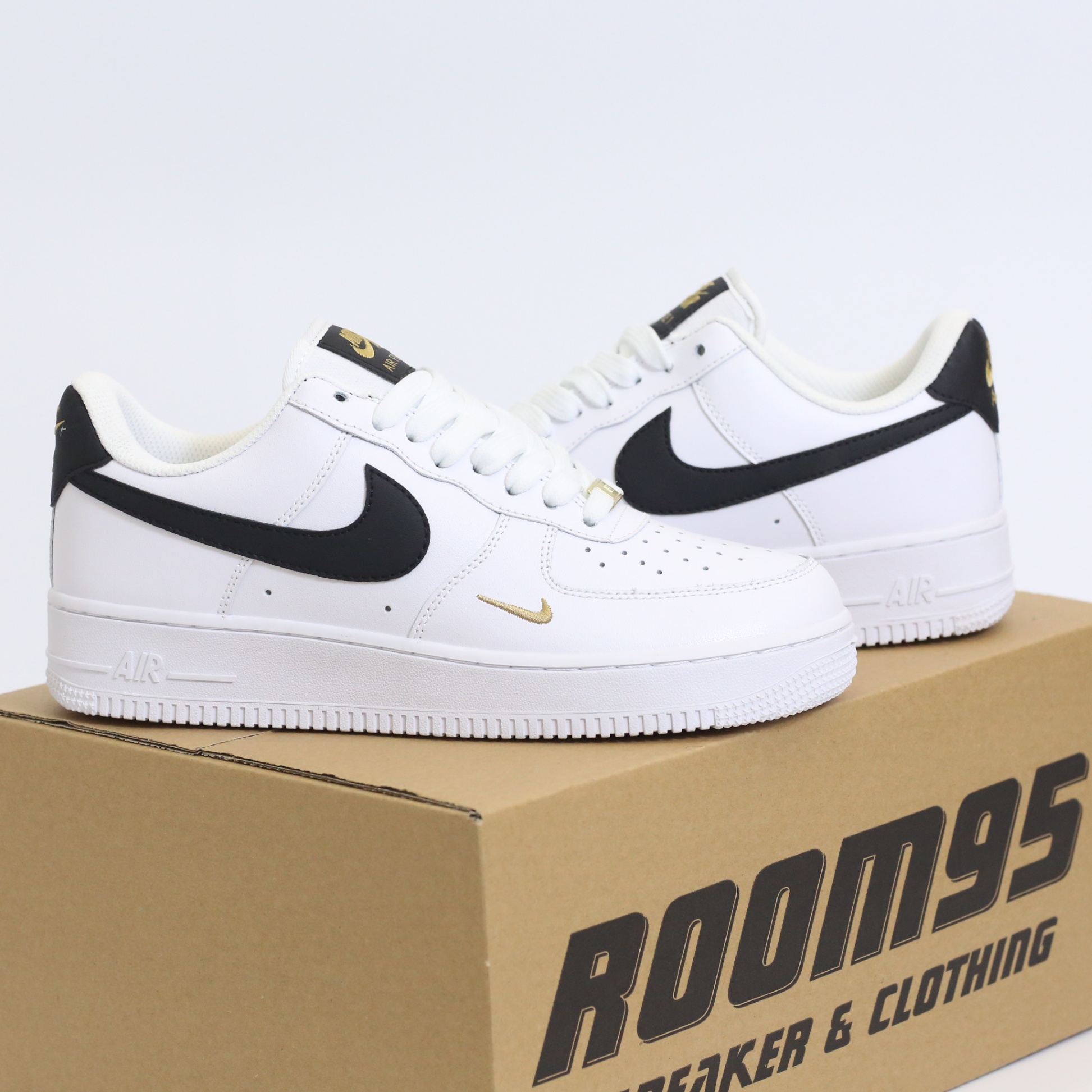 Nike Wmns Air Force 1 ’07 Essential ‘White Black Gold'