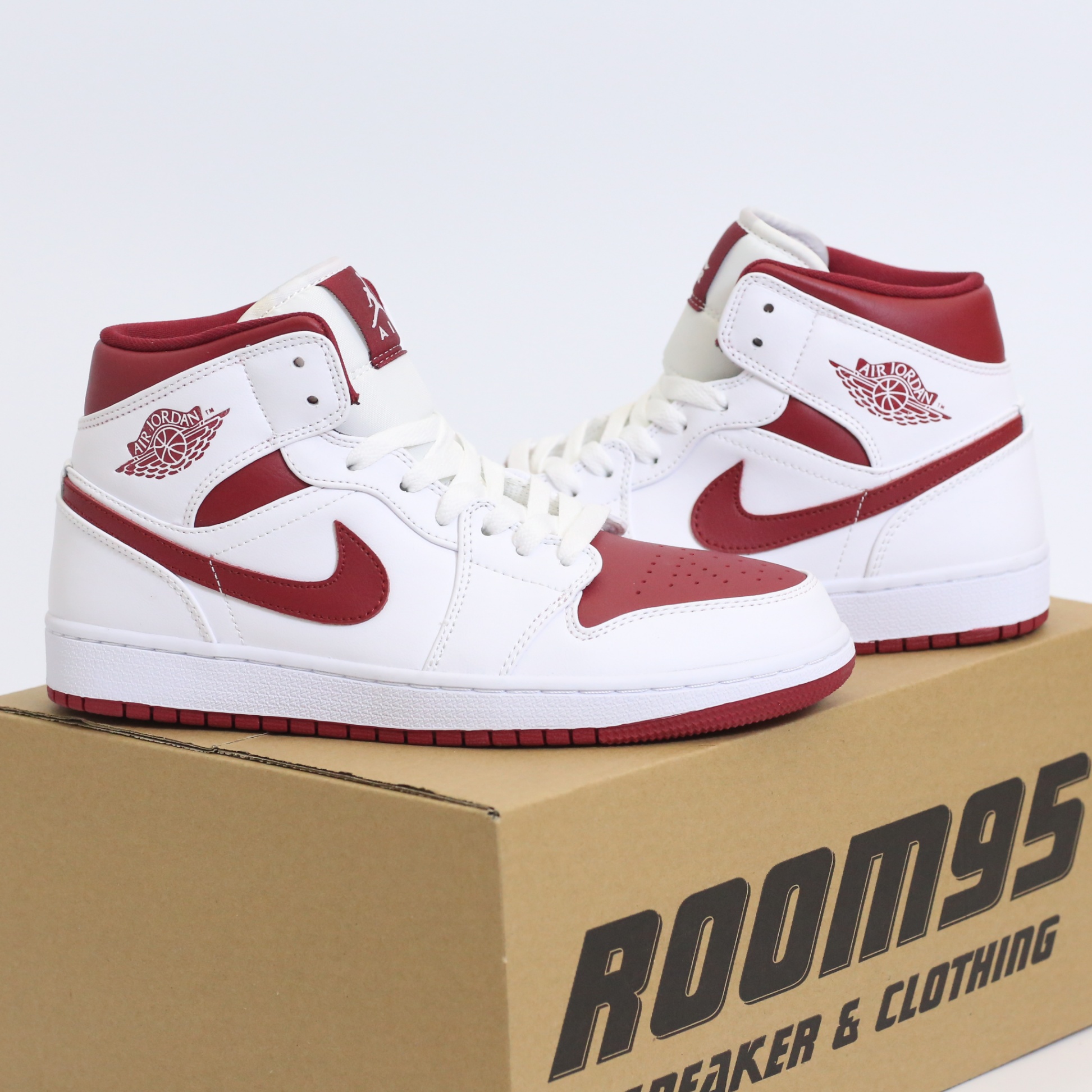 Air Jordan 1 Mid Reverse Chicago