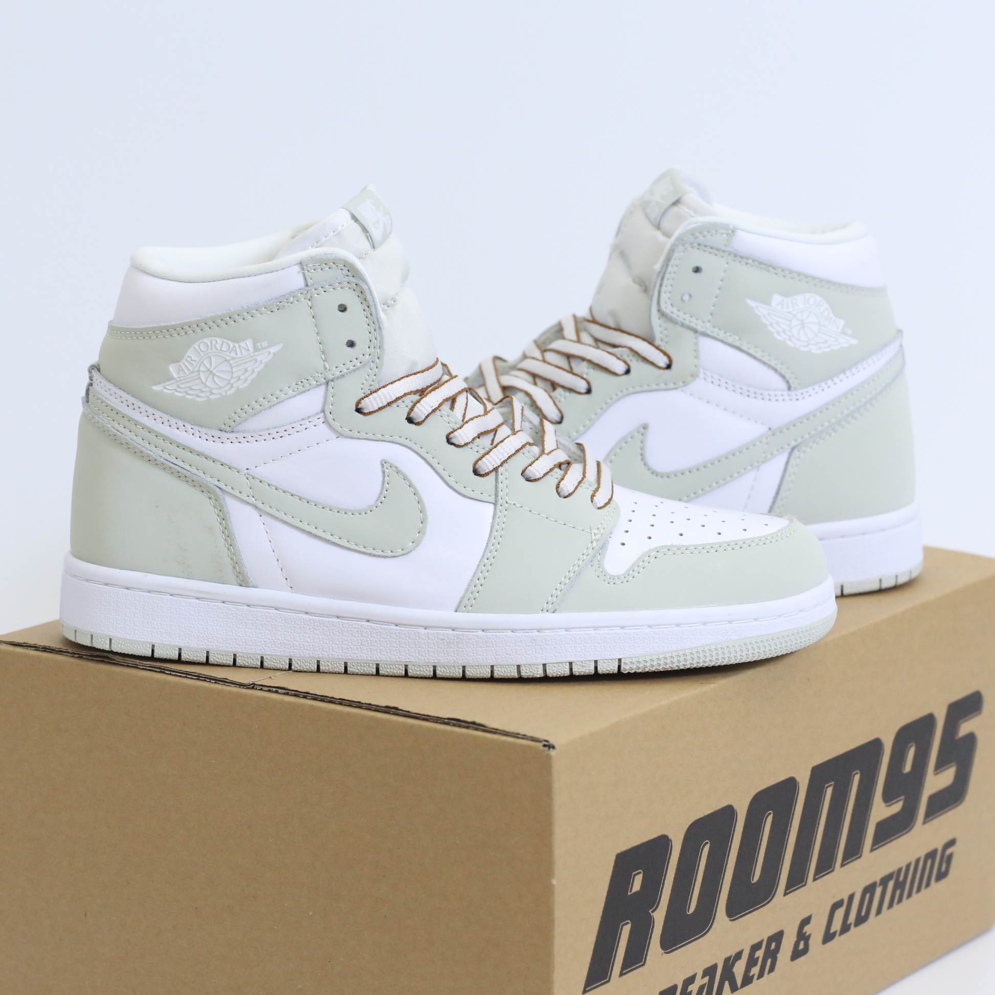 Wmns Air Jordan 1 Retro High OG 'Seafoam'