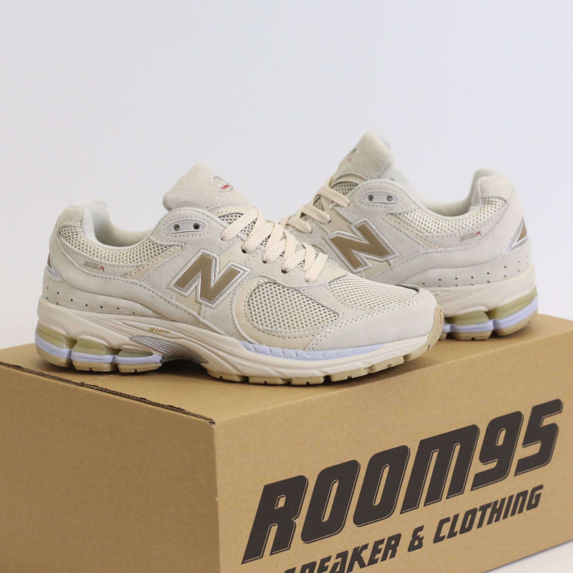 NEW BALANCE 2002R 'WHITE BEIGE'