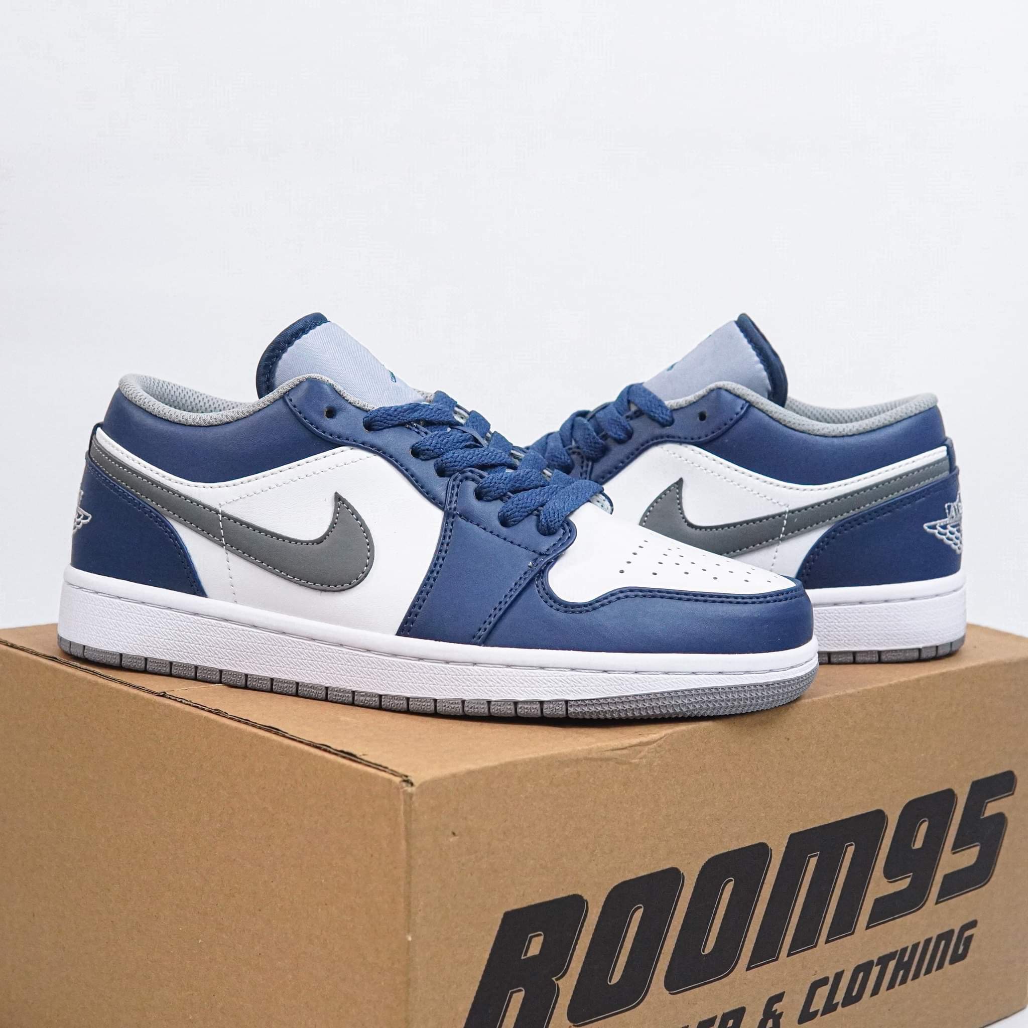 Giày Nike Air Jordan 1 Low ‘True Blue Cement’