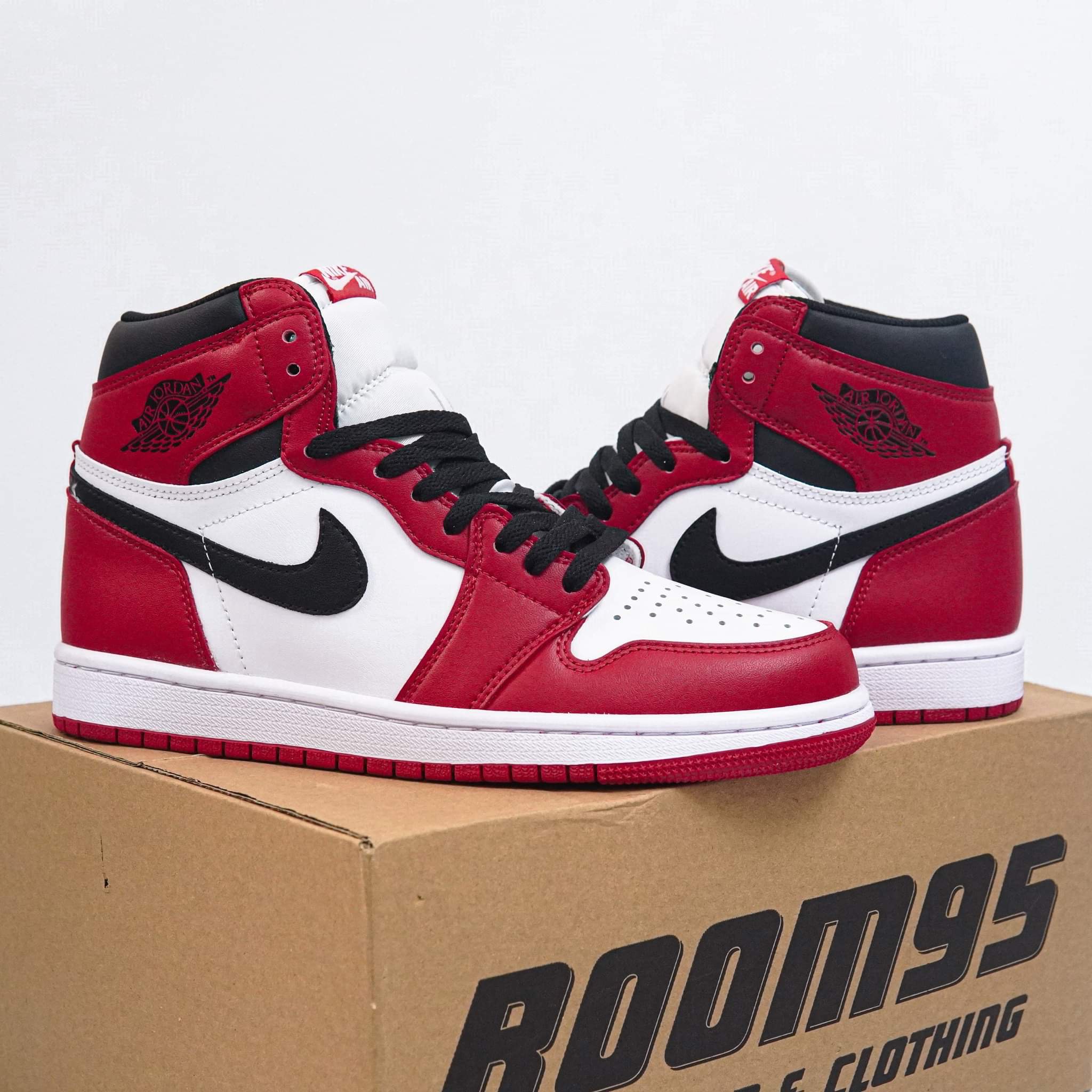 Nike Air Jordan 1 Retro High OG 'Chicago' 2015