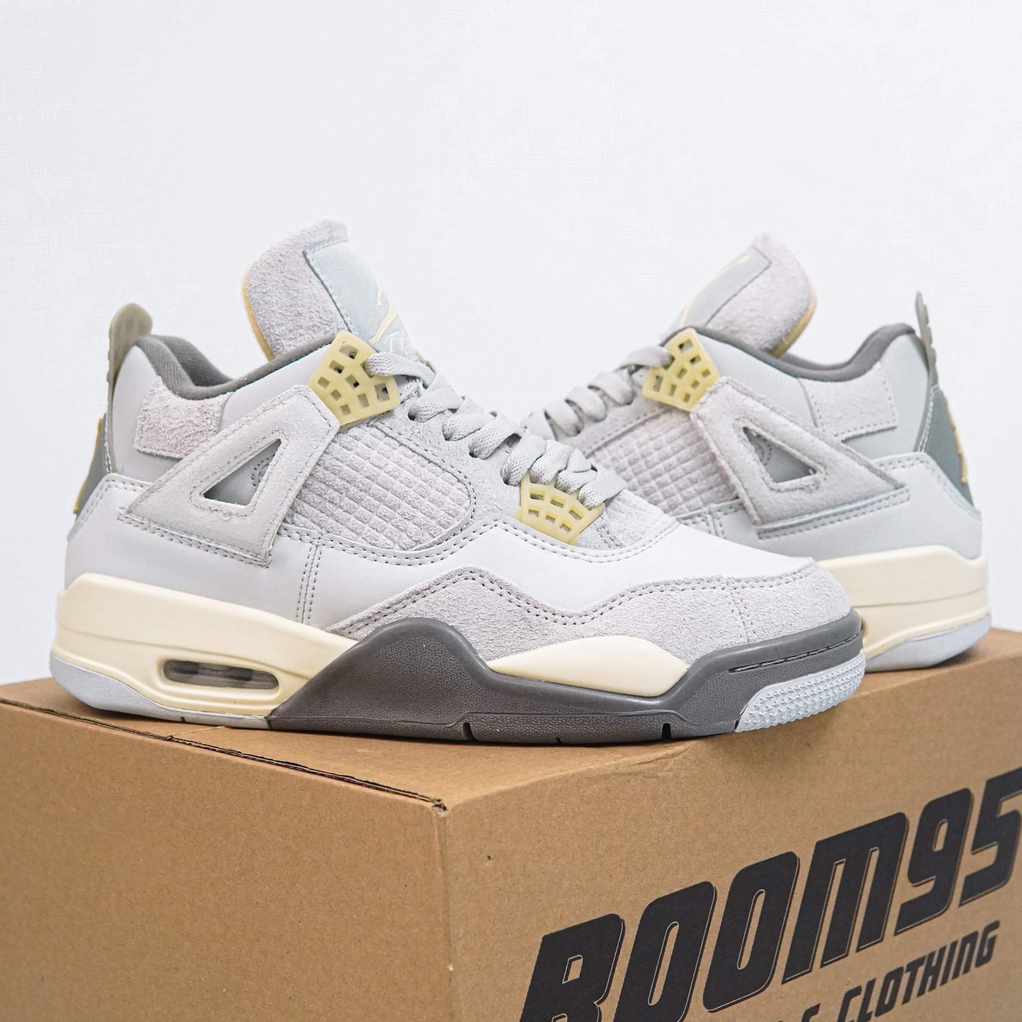 Jordan 4 Retro SE Craft Photon Dust