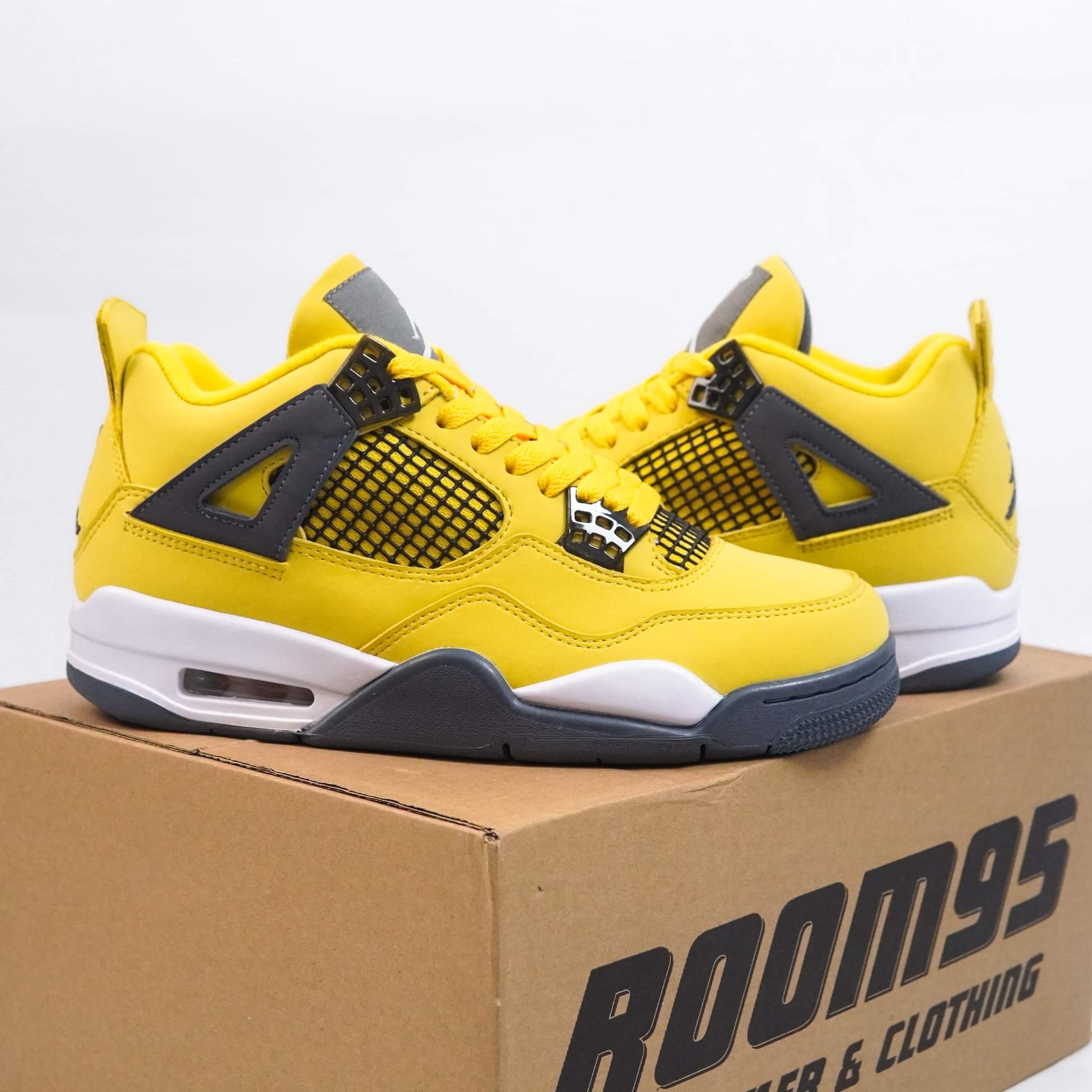 Jordan 4 Retro Lightning