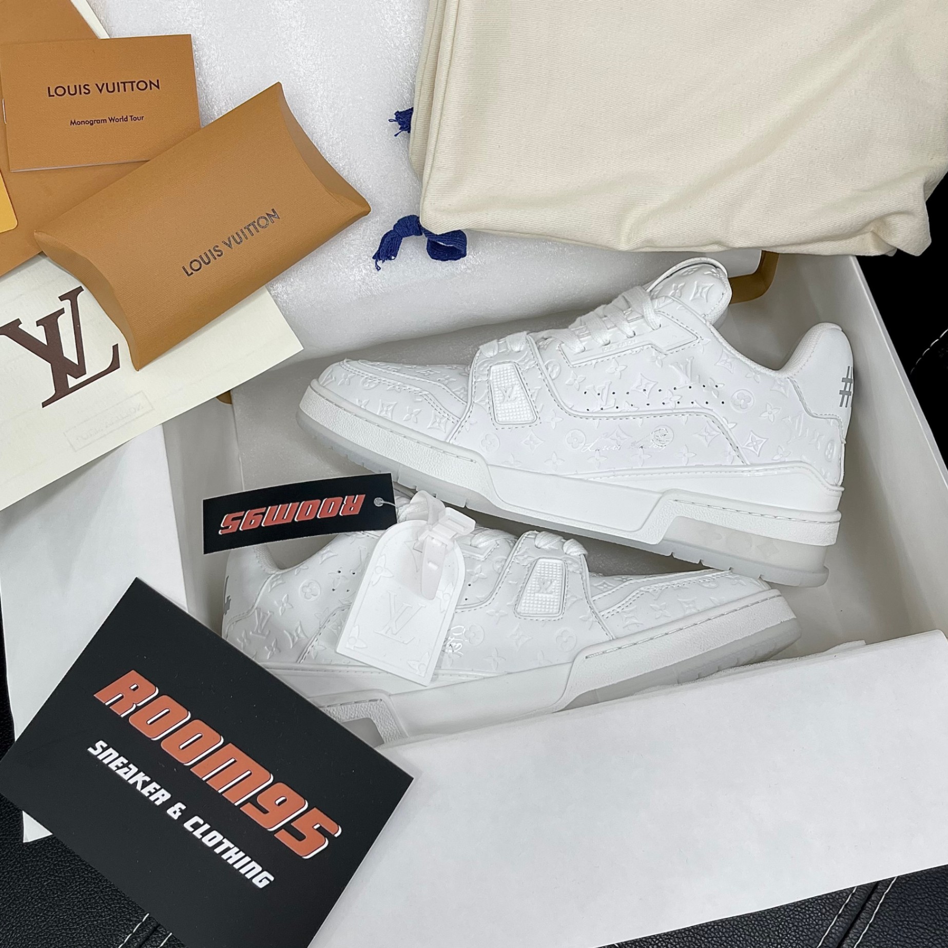 Lv Trainer #54 Signature Full White Monogram