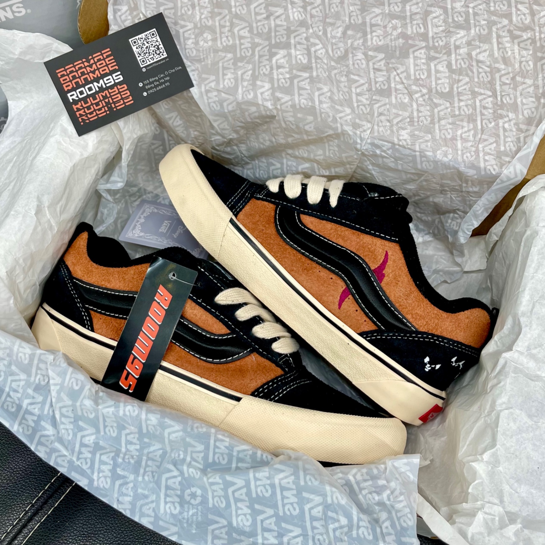 Disney x Vans Knu Skool Shoes | Black | Vans