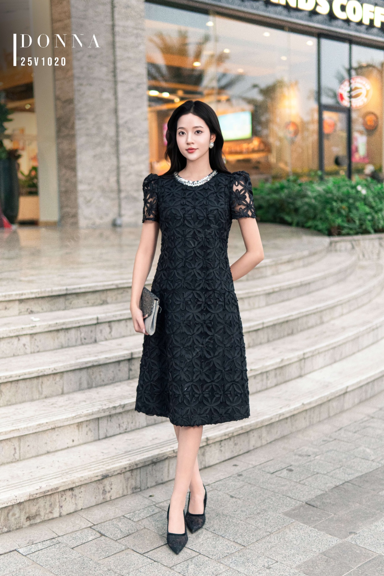 25V1020 - Đầm suông đen ren hoa