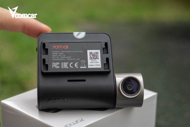 Ảnh 4: Xiaomi 70mai Dash Cam A400 đi điểm với người dùng nhờ thiết kế gọn nhẹ